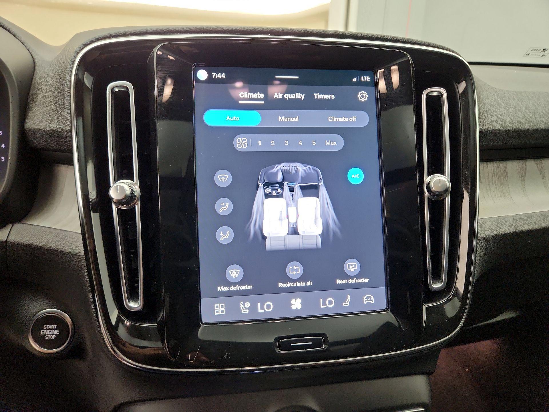 Thumbnail: 2024 Volvo XC40 - 15