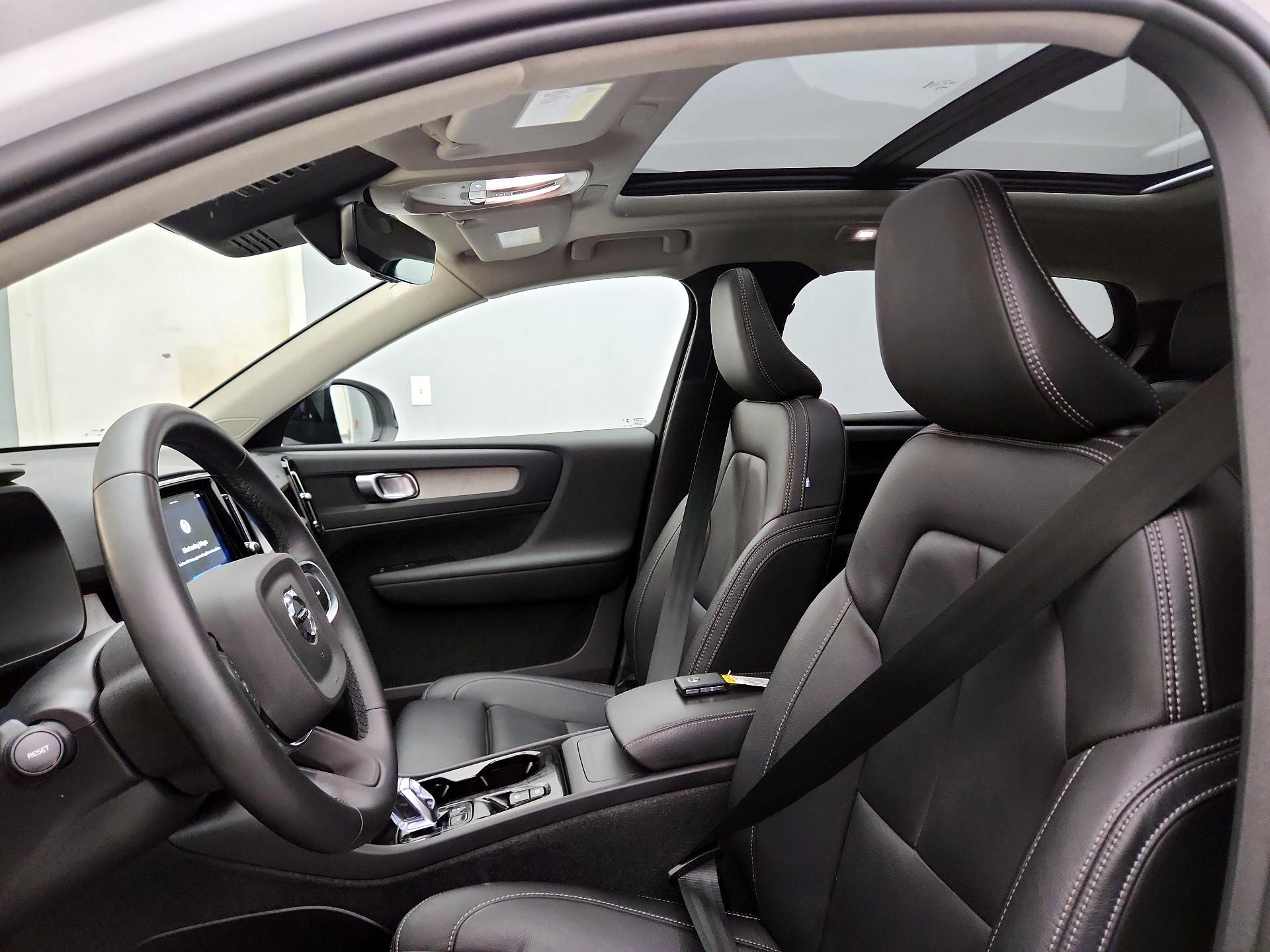 Thumbnail: 2024 Volvo XC40 - 18