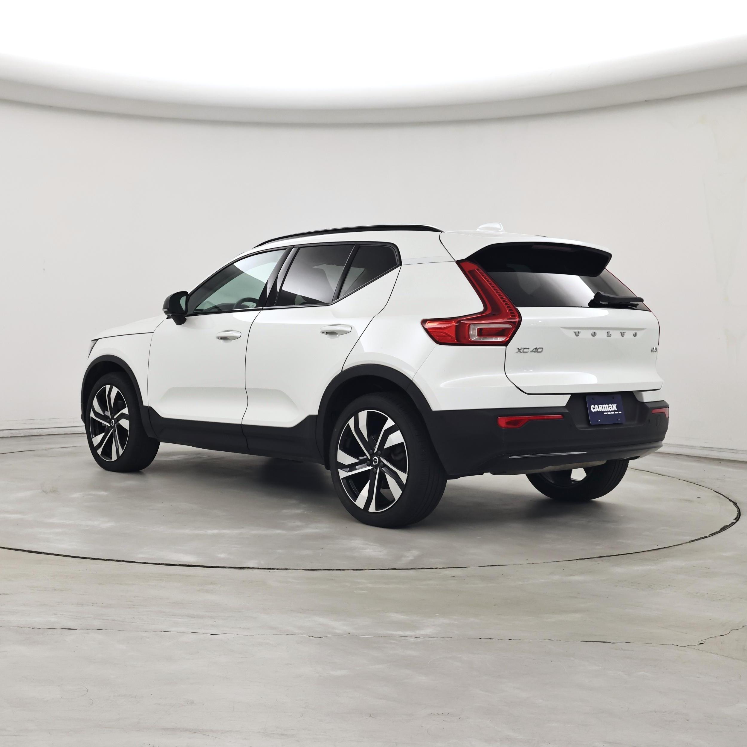 Thumbnail: 2024 Volvo XC40 - 2