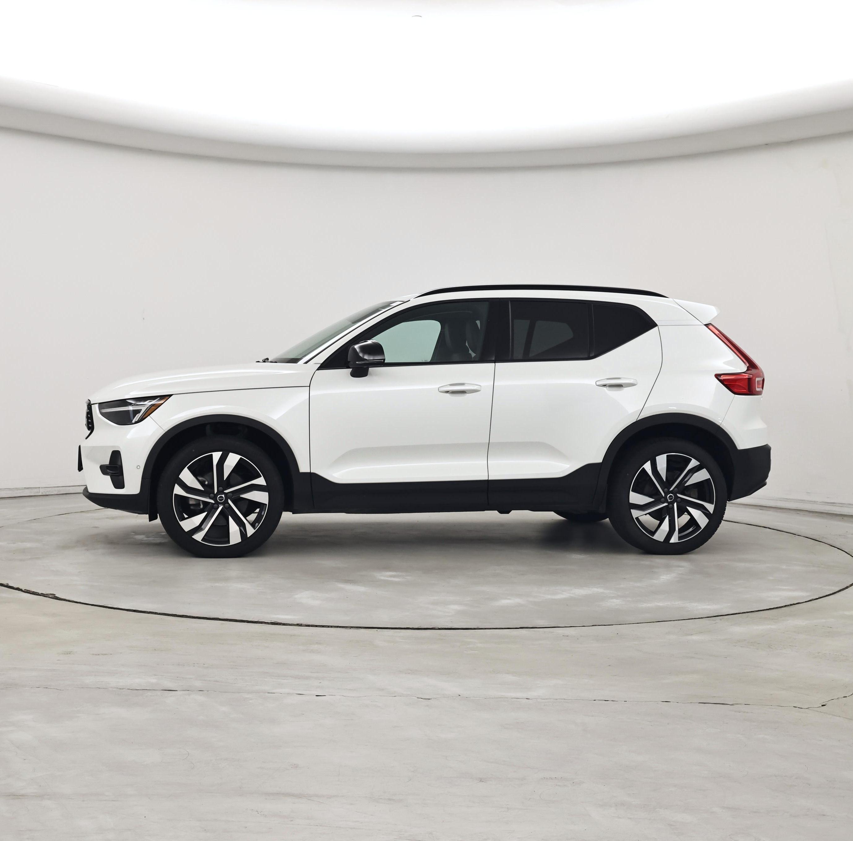 Thumbnail: 2024 Volvo XC40 - 3