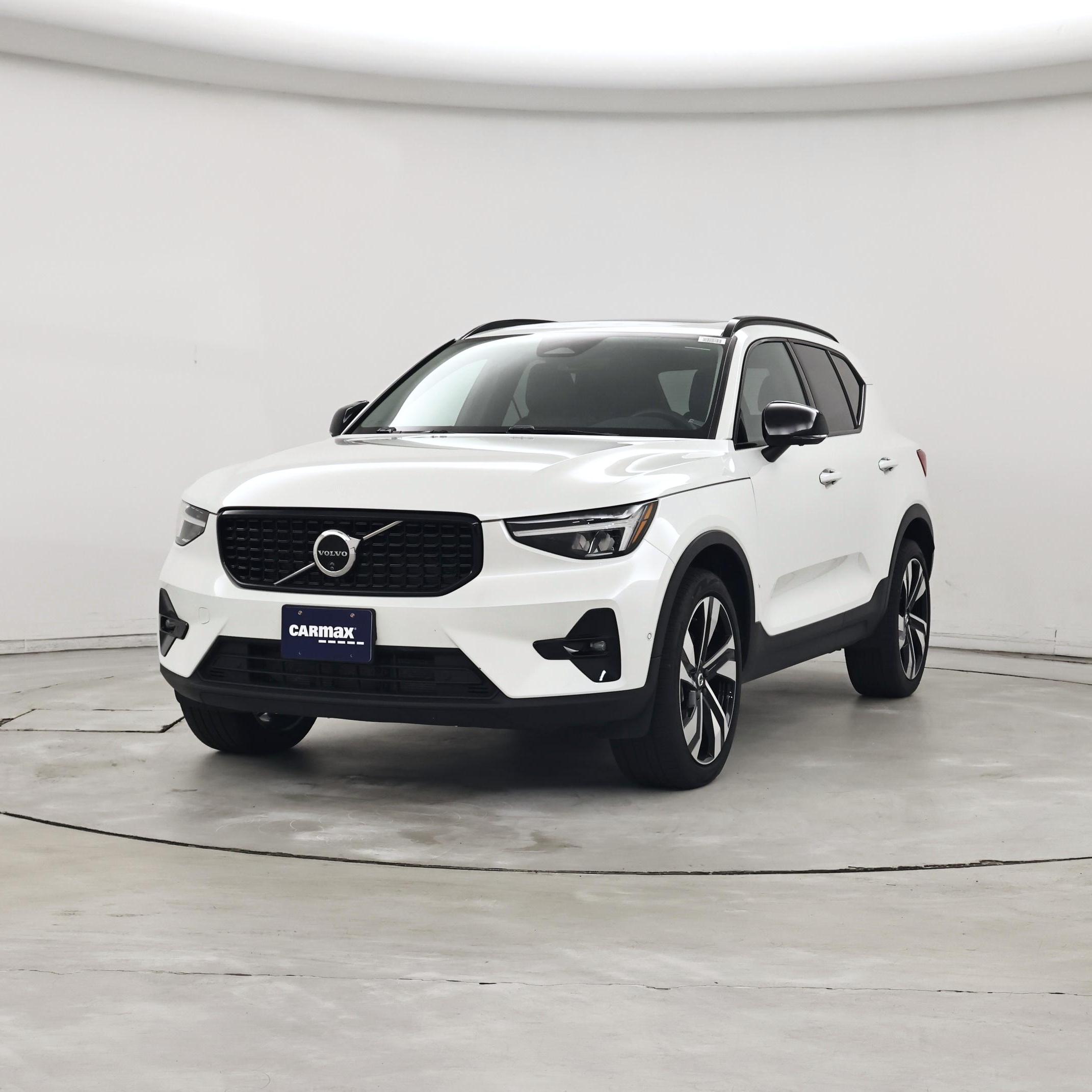 Thumbnail: 2024 Volvo XC40 - 4