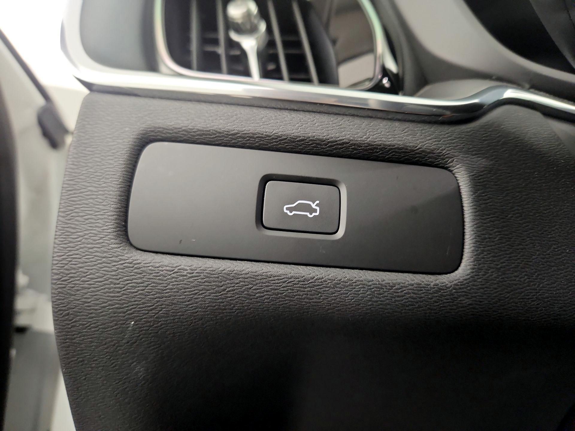Thumbnail: 2023 Volvo XC60 - 13