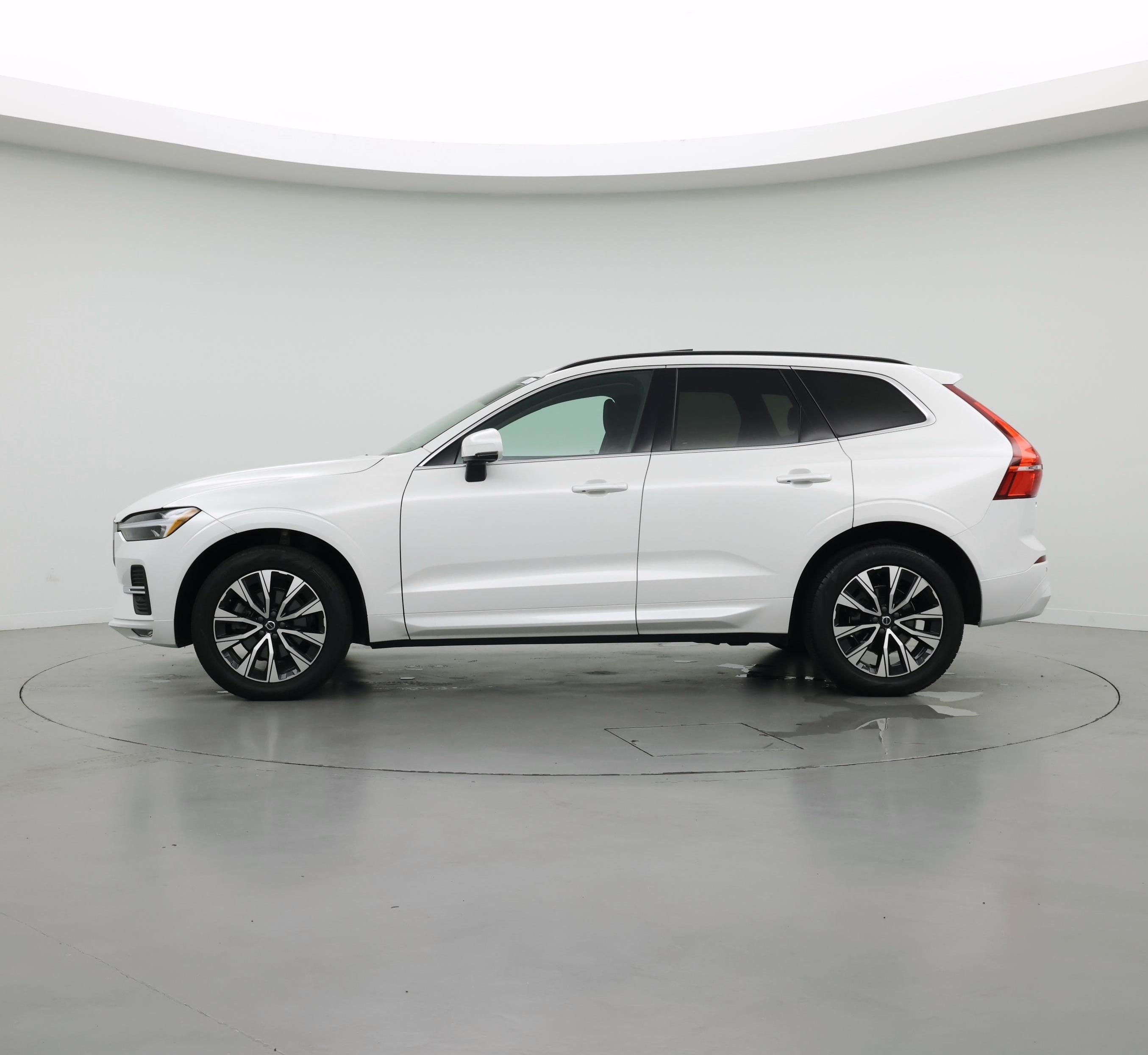 Thumbnail: 2023 Volvo XC60 - 3