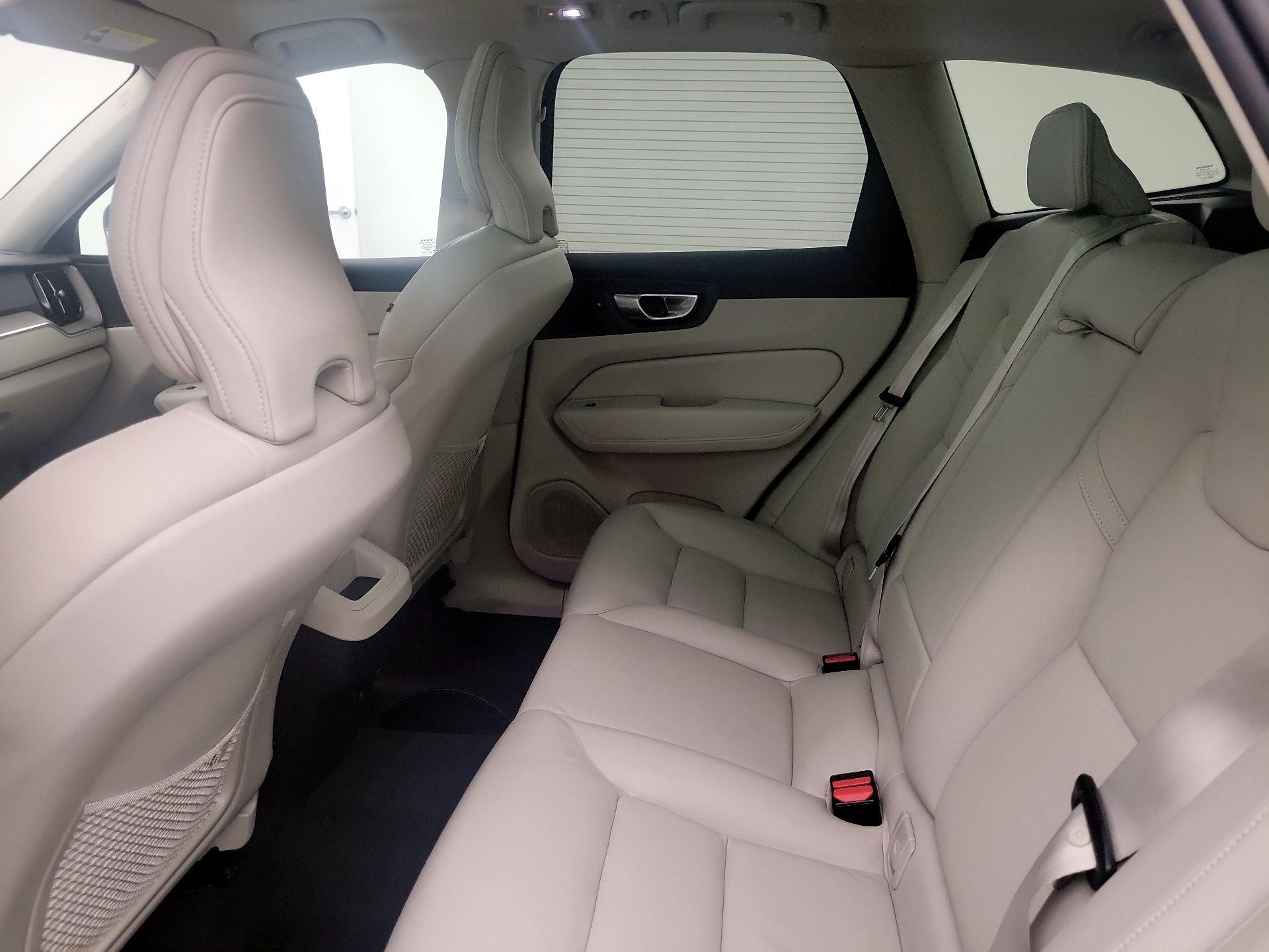 Thumbnail: 2023 Volvo XC60 - 20