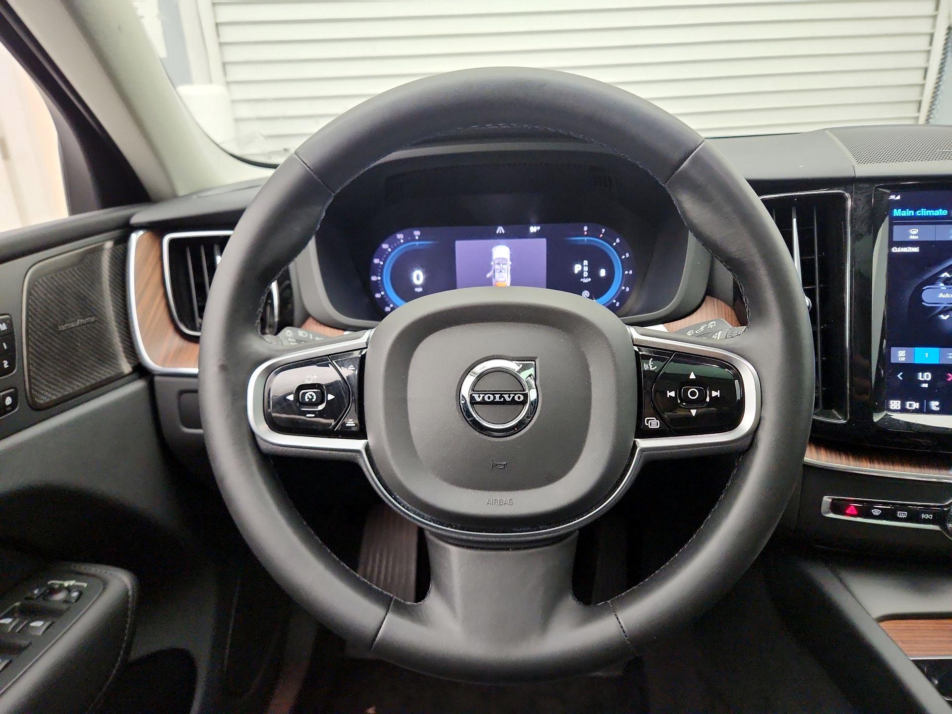 Thumbnail: 2023 Volvo XC60 - 10