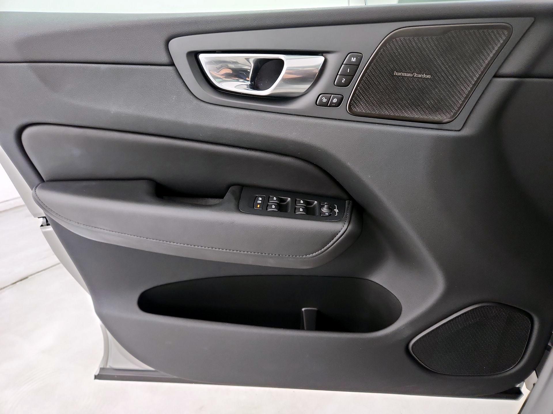 Thumbnail: 2023 Volvo XC60 - 12