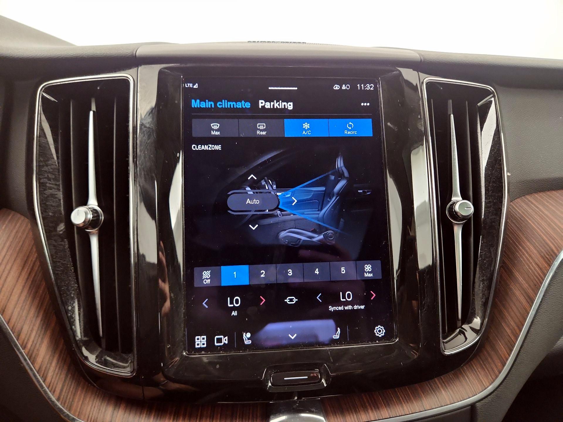 Thumbnail: 2023 Volvo XC60 - 16