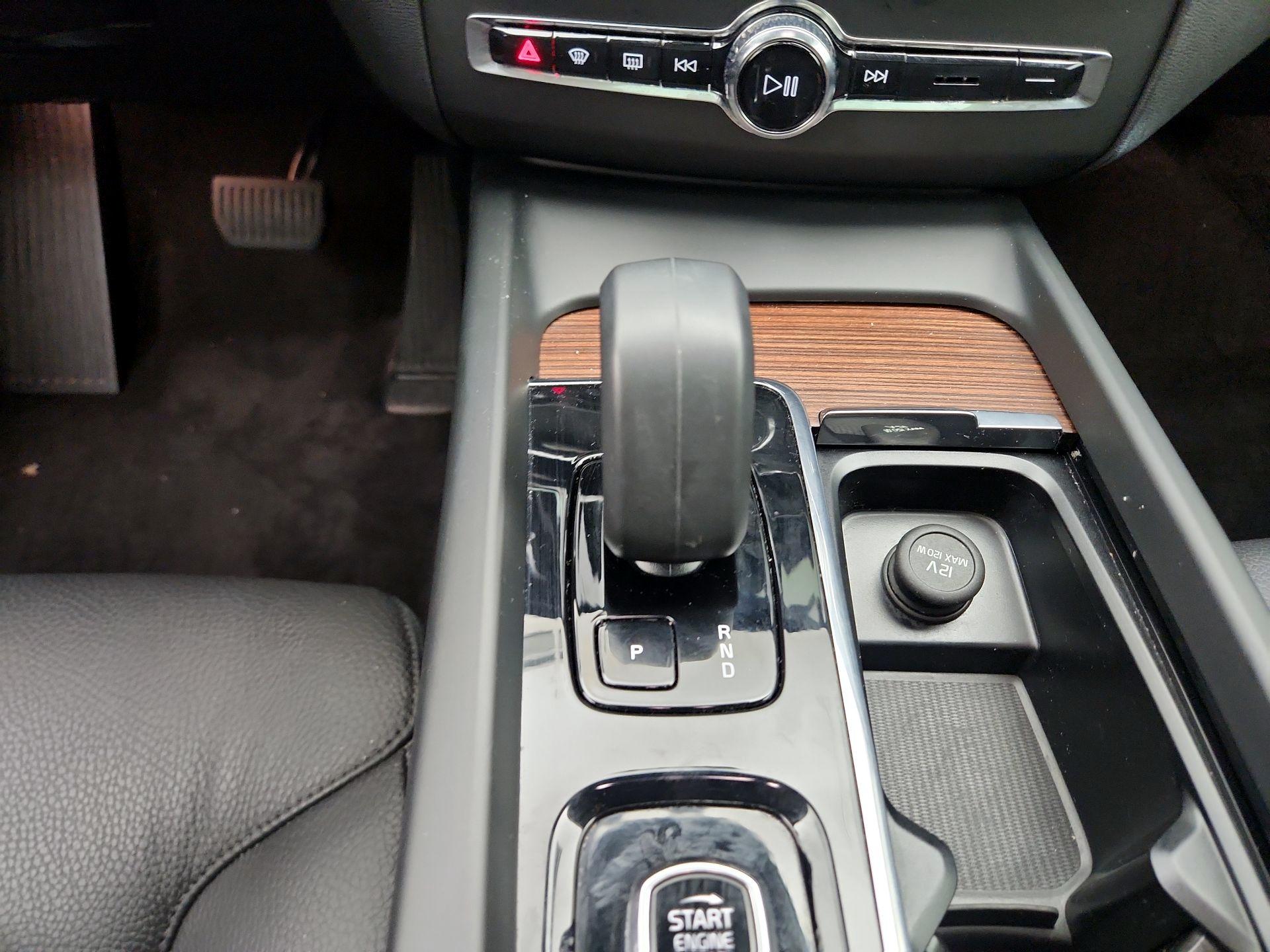 Thumbnail: 2023 Volvo XC60 - 17