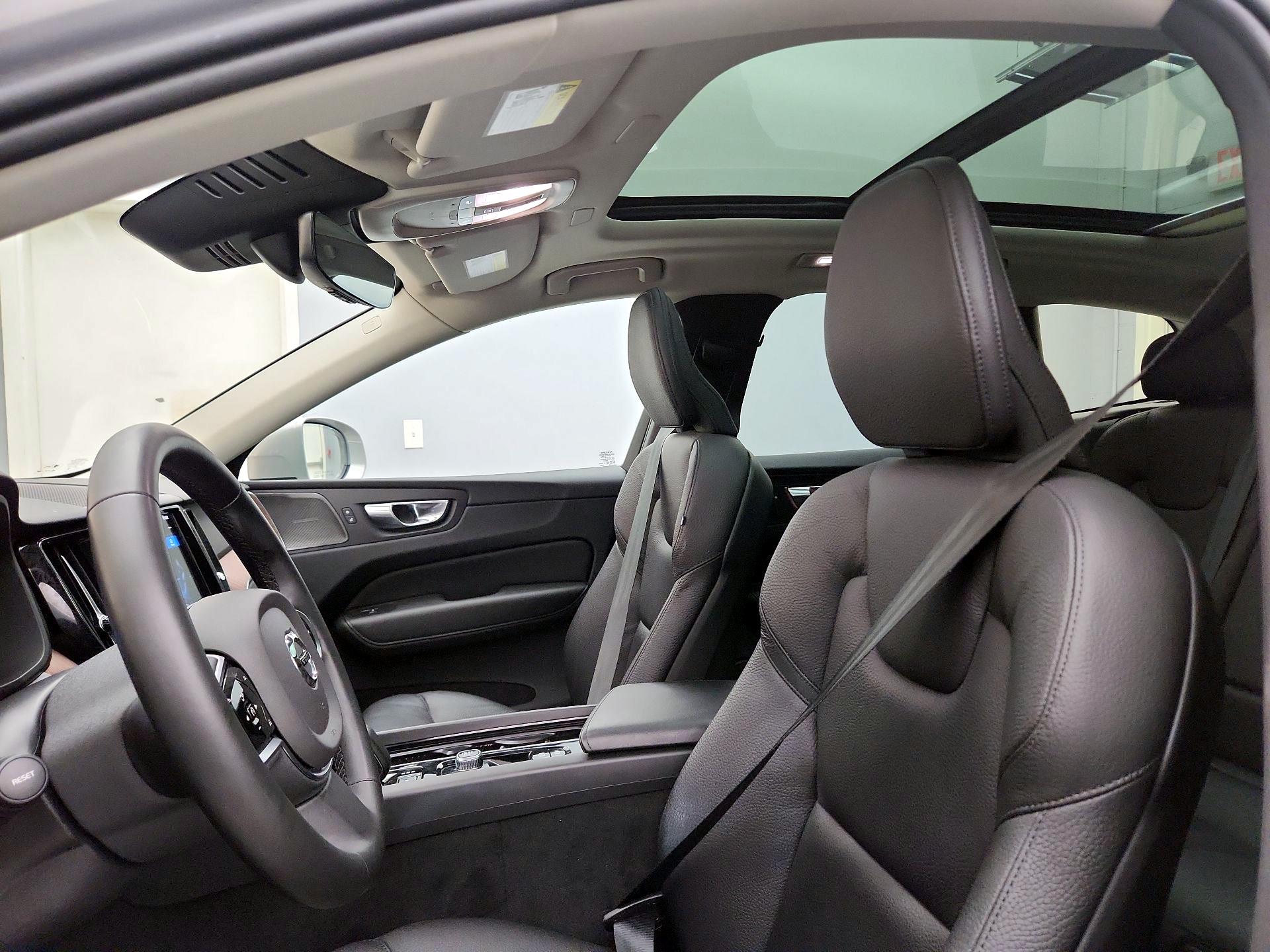 Thumbnail: 2023 Volvo XC60 - 18