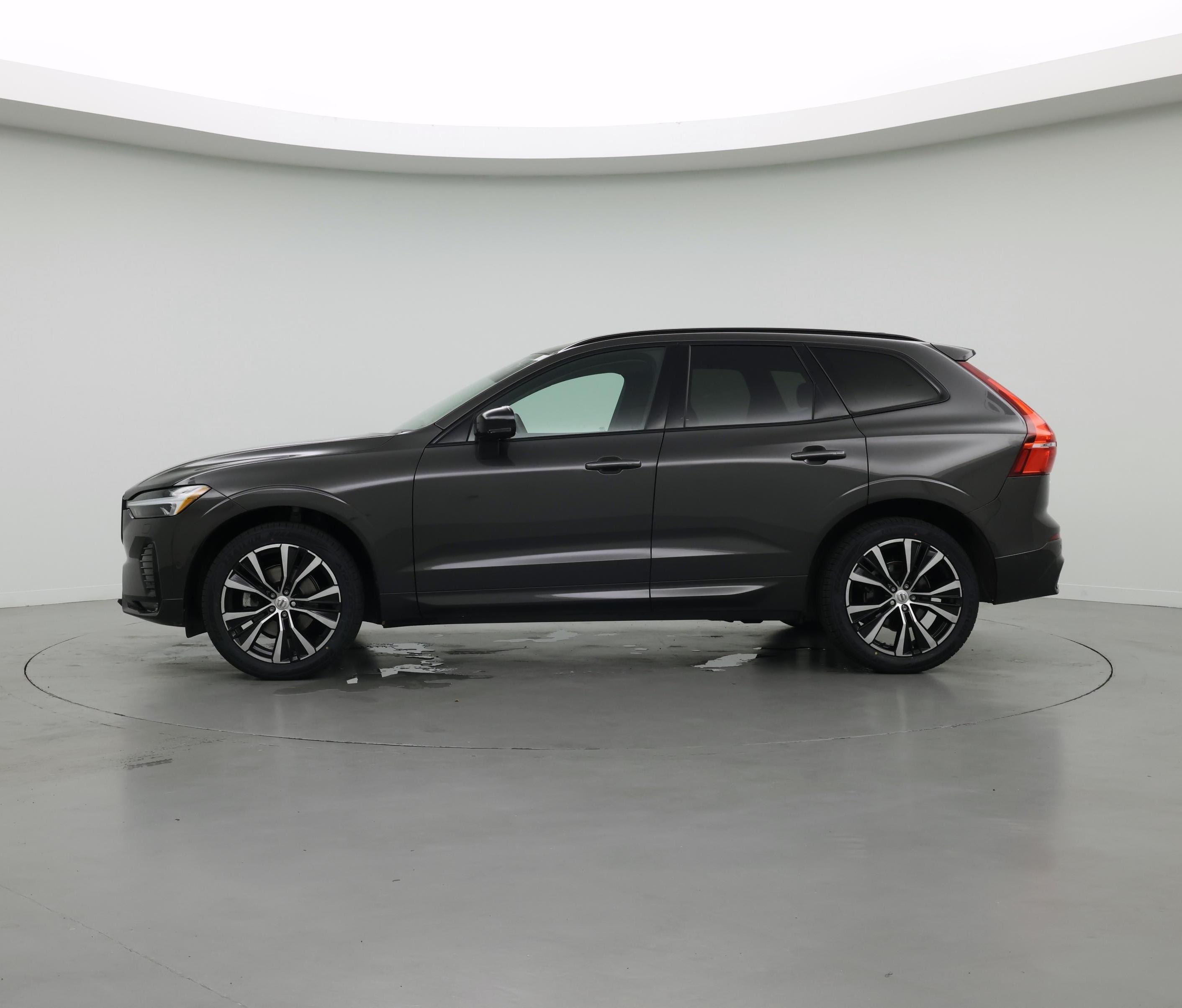 Thumbnail: 2023 Volvo XC60 - 3