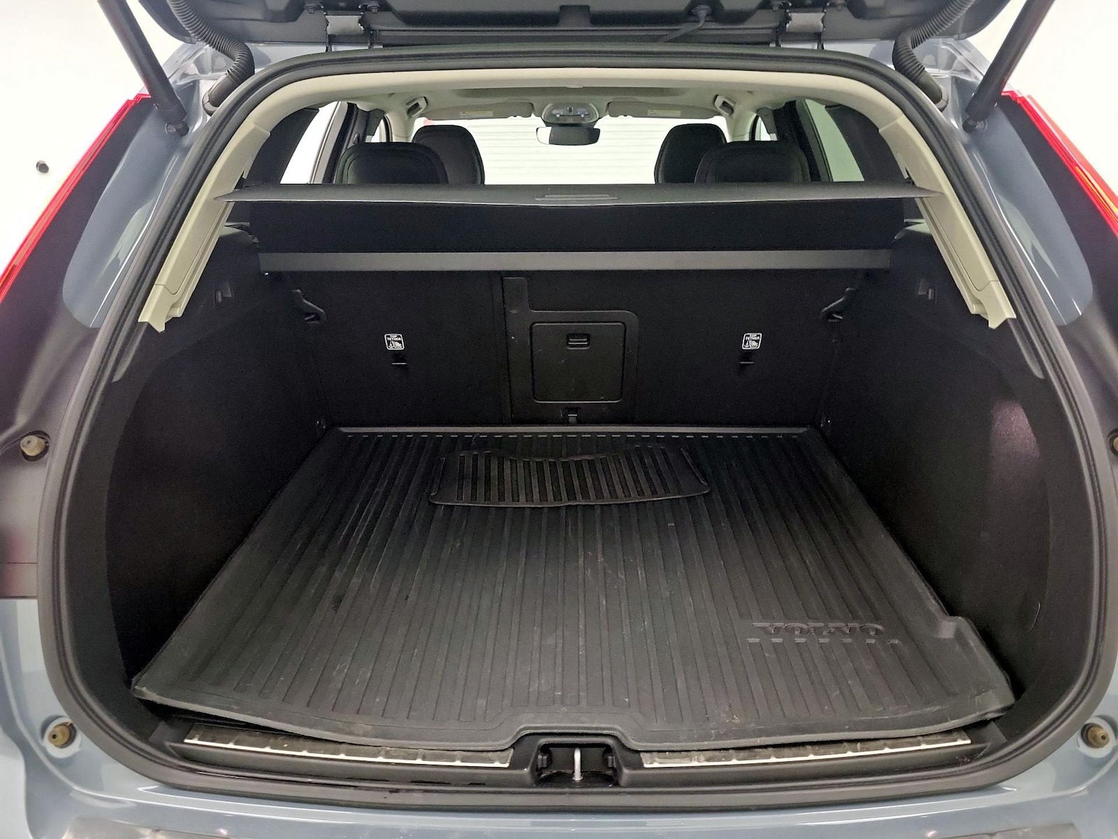 2023 Volvo XC60 Plus - Photo 23