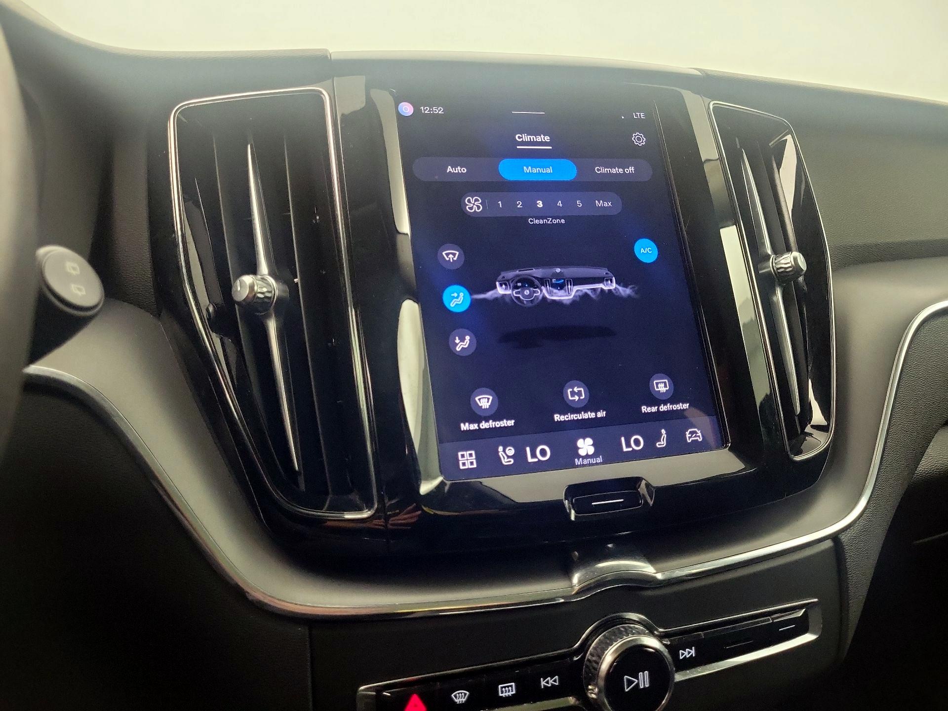 Thumbnail: 2024 Volvo XC60 - 17