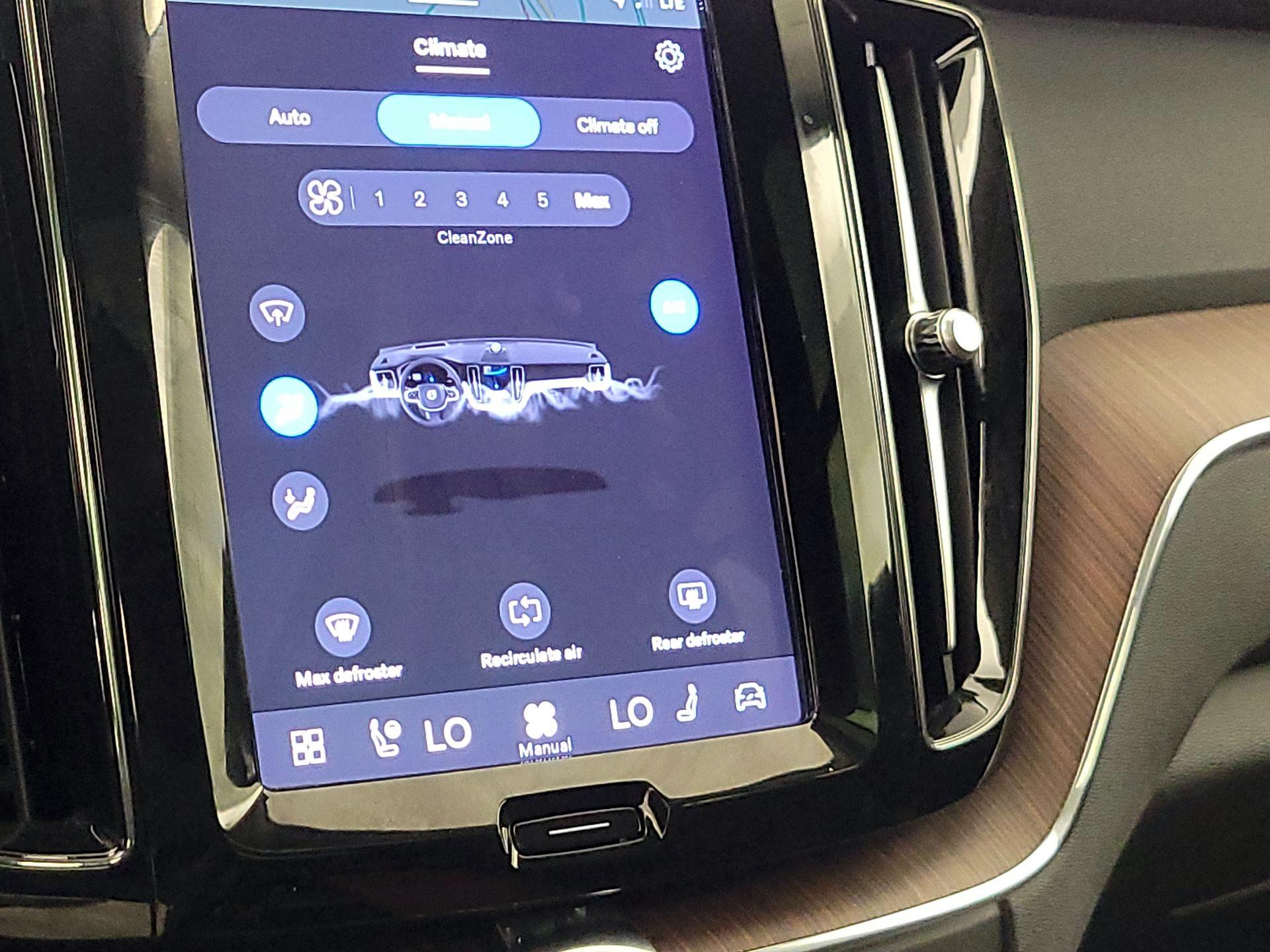 Thumbnail: 2023 Volvo XC60 - 17