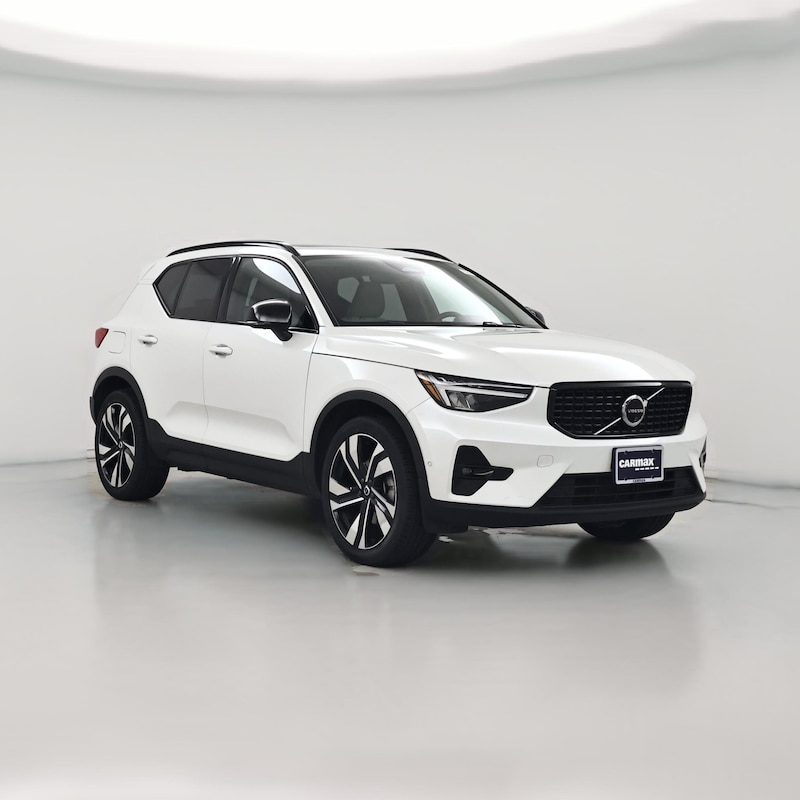 2024 Volvo XC40 B5 Plus Dark Theme