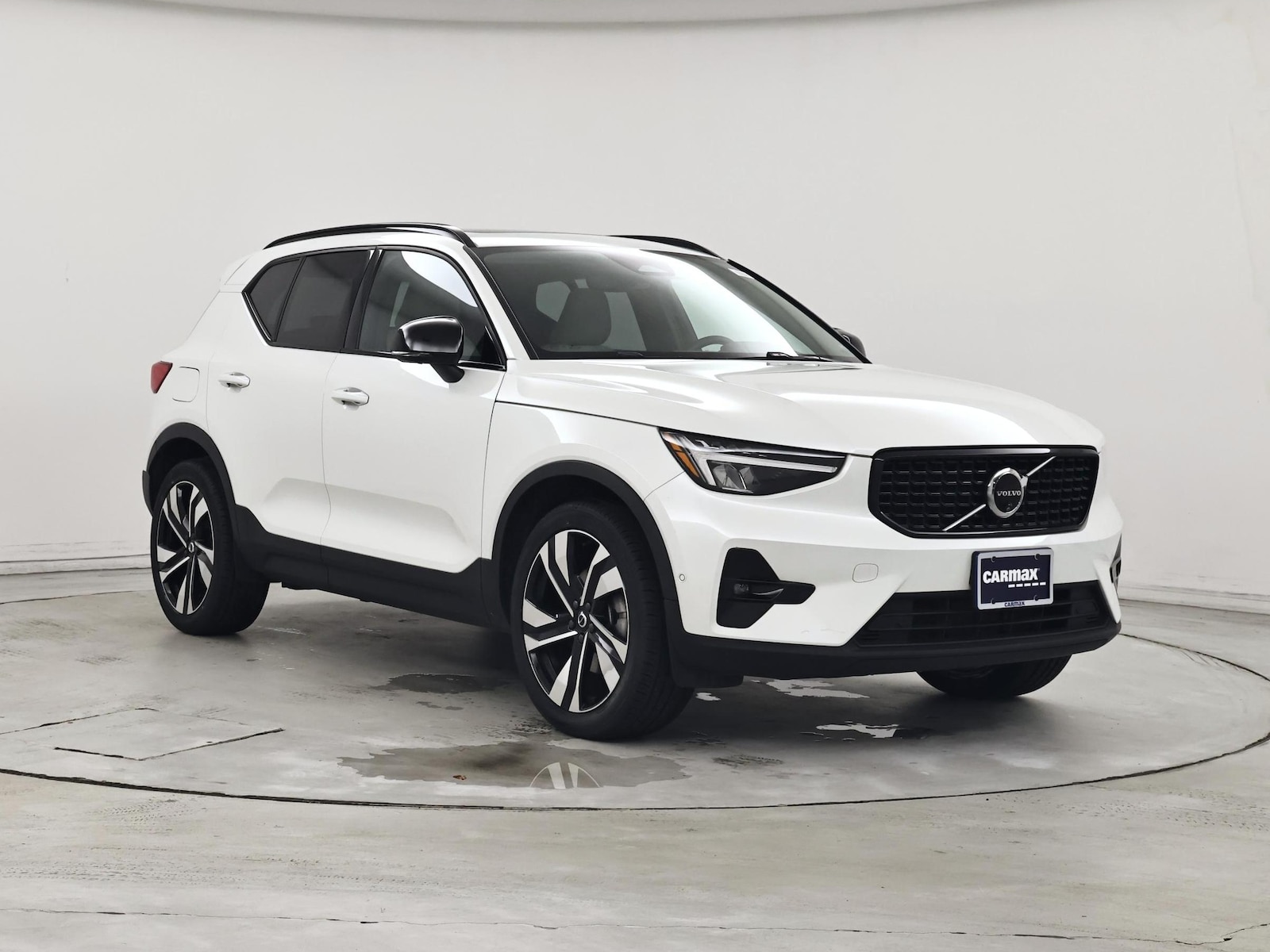 2024 Volvo XC40 Plus - Photo 2