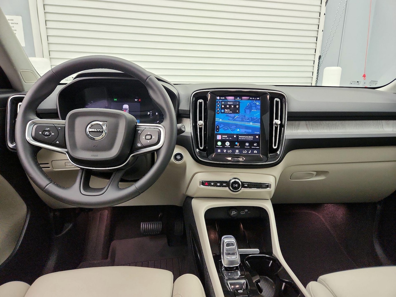 2024 Volvo XC40 Plus - Photo 10