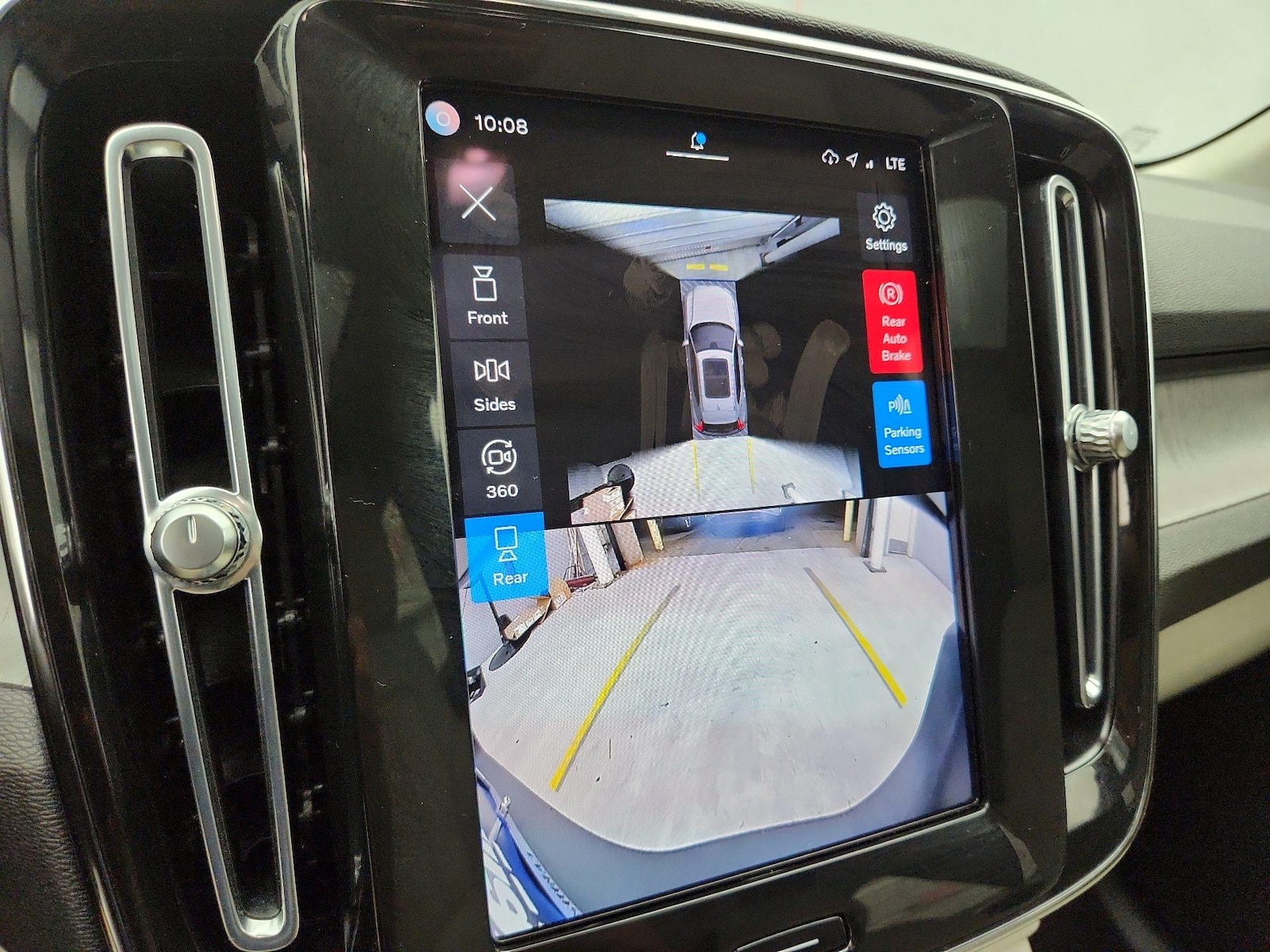 2024 Volvo XC40 Plus - Photo 16