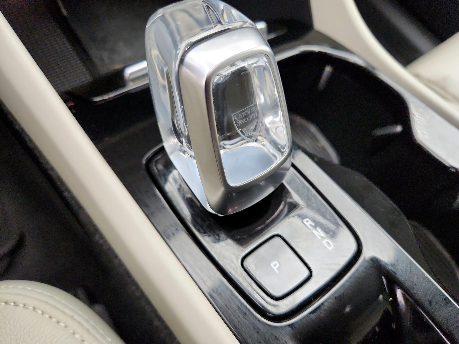2024 Volvo XC40 Plus - Photo 19