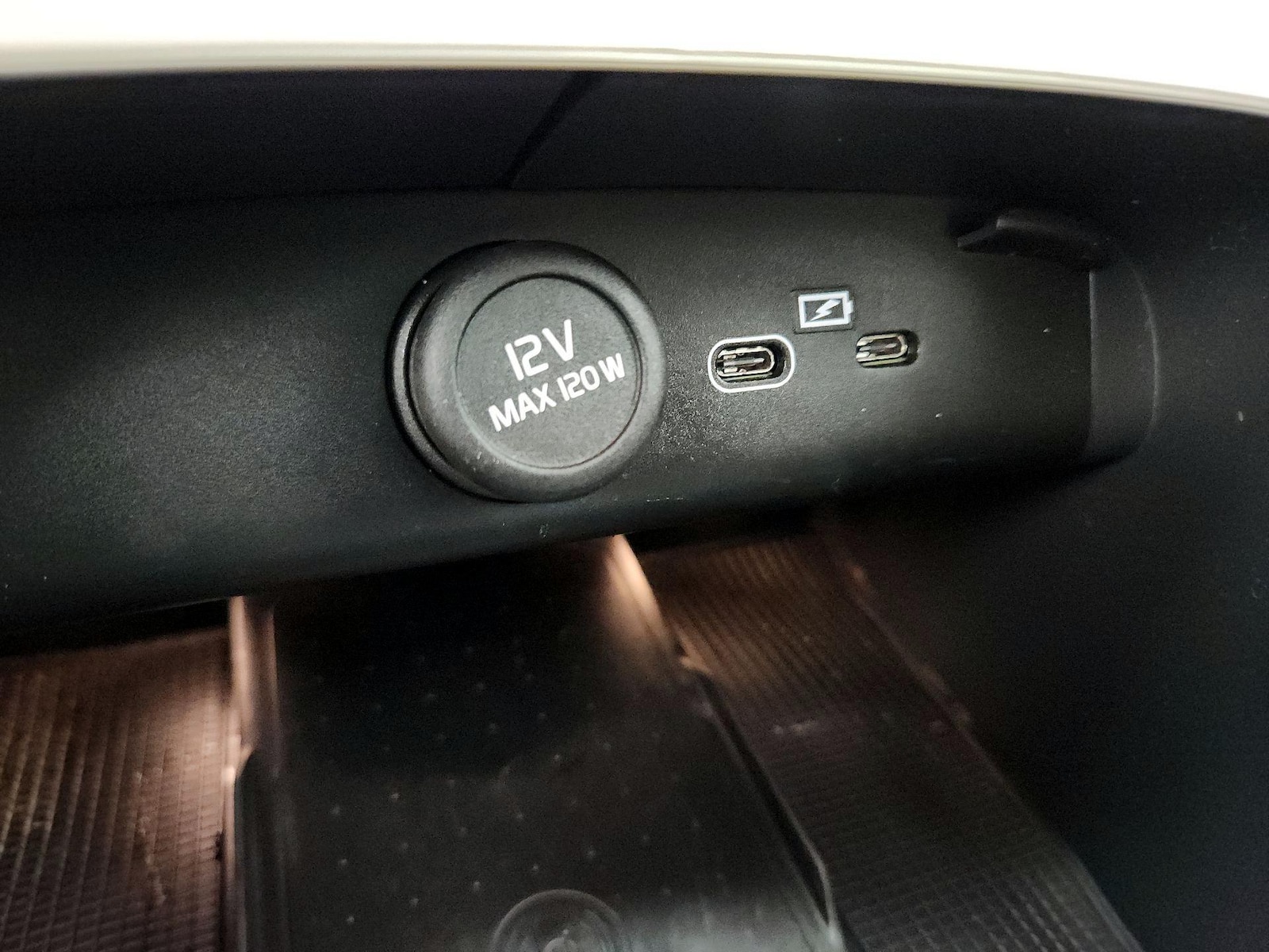 2024 Volvo XC40 Plus - Photo 20
