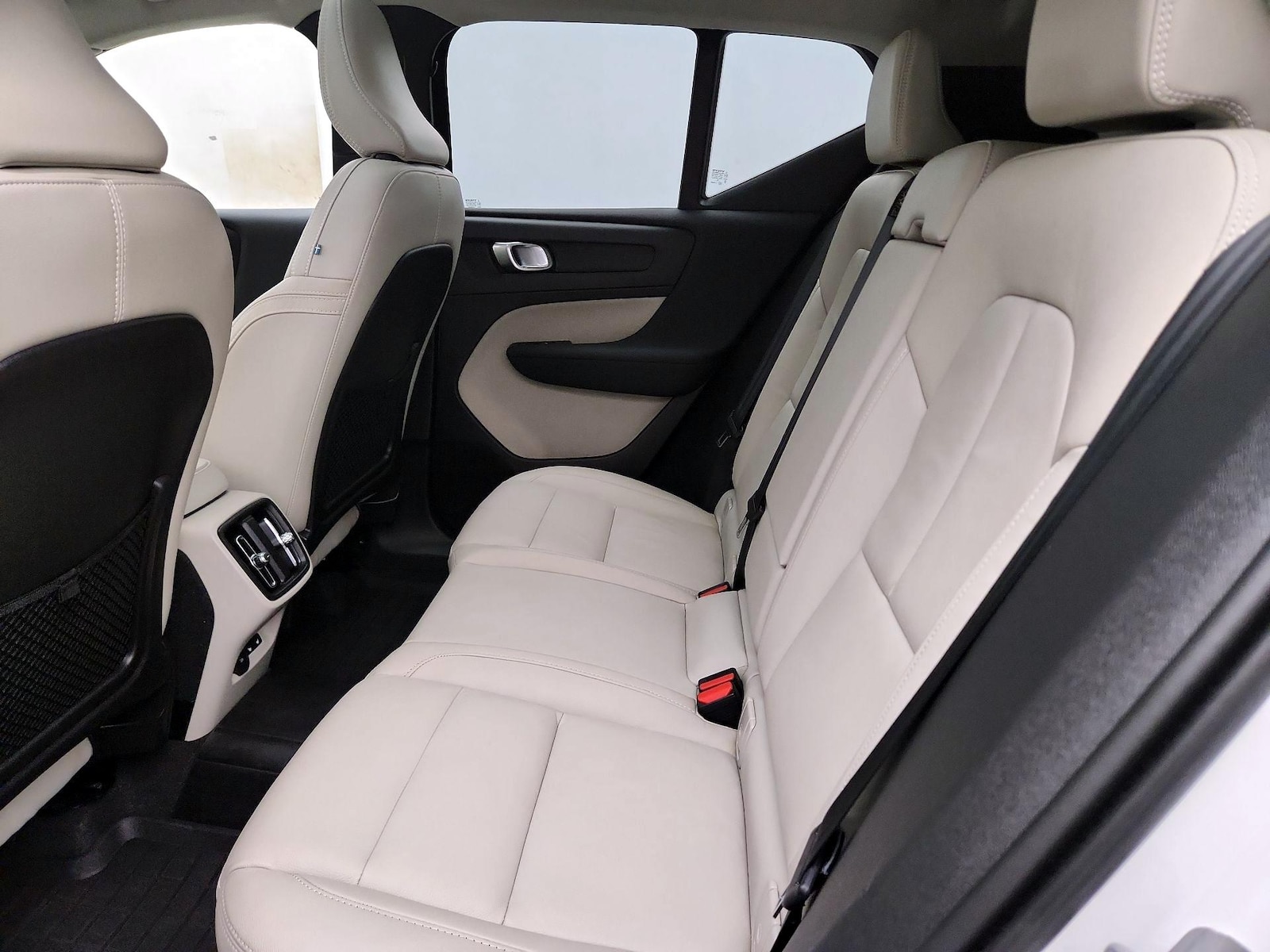 2024 Volvo XC40 Plus - Photo 22