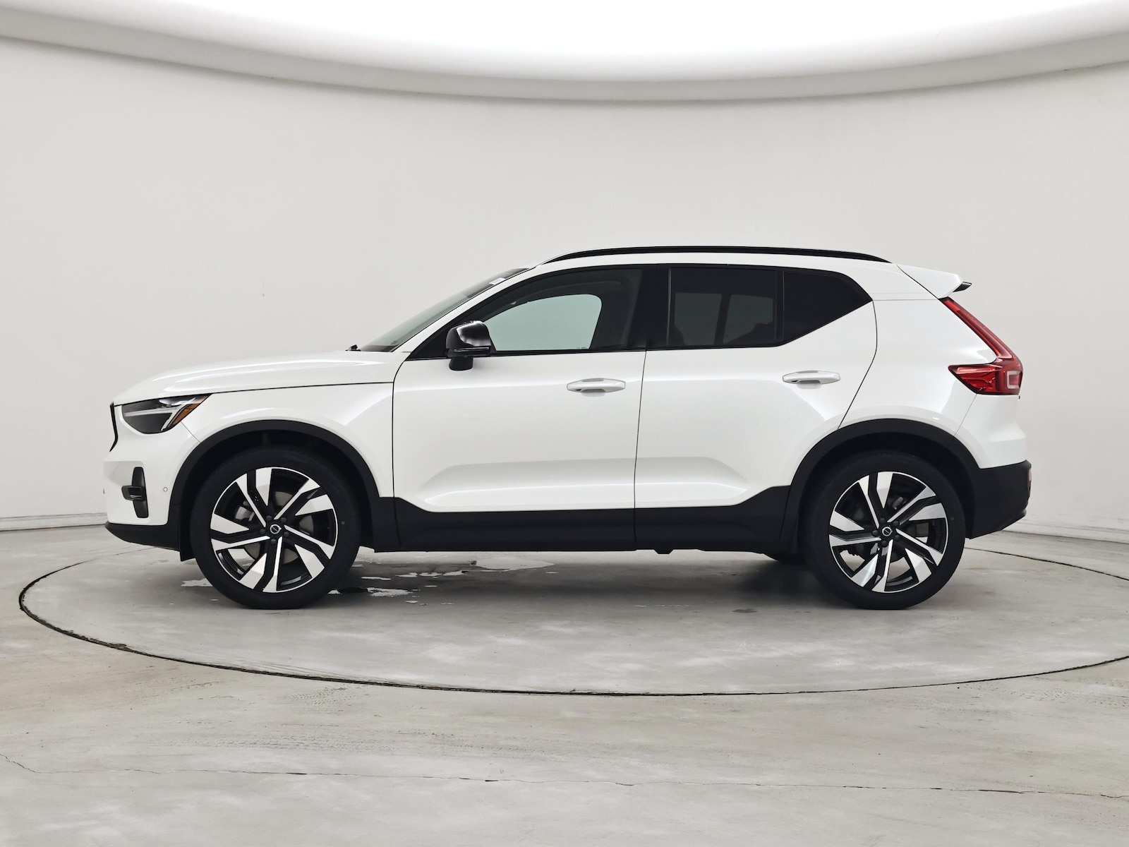 2024 Volvo XC40 Plus - Photo 4
