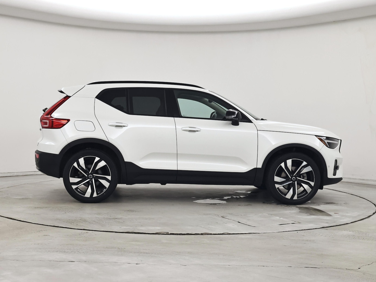 2024 Volvo XC40 Plus - Photo 8