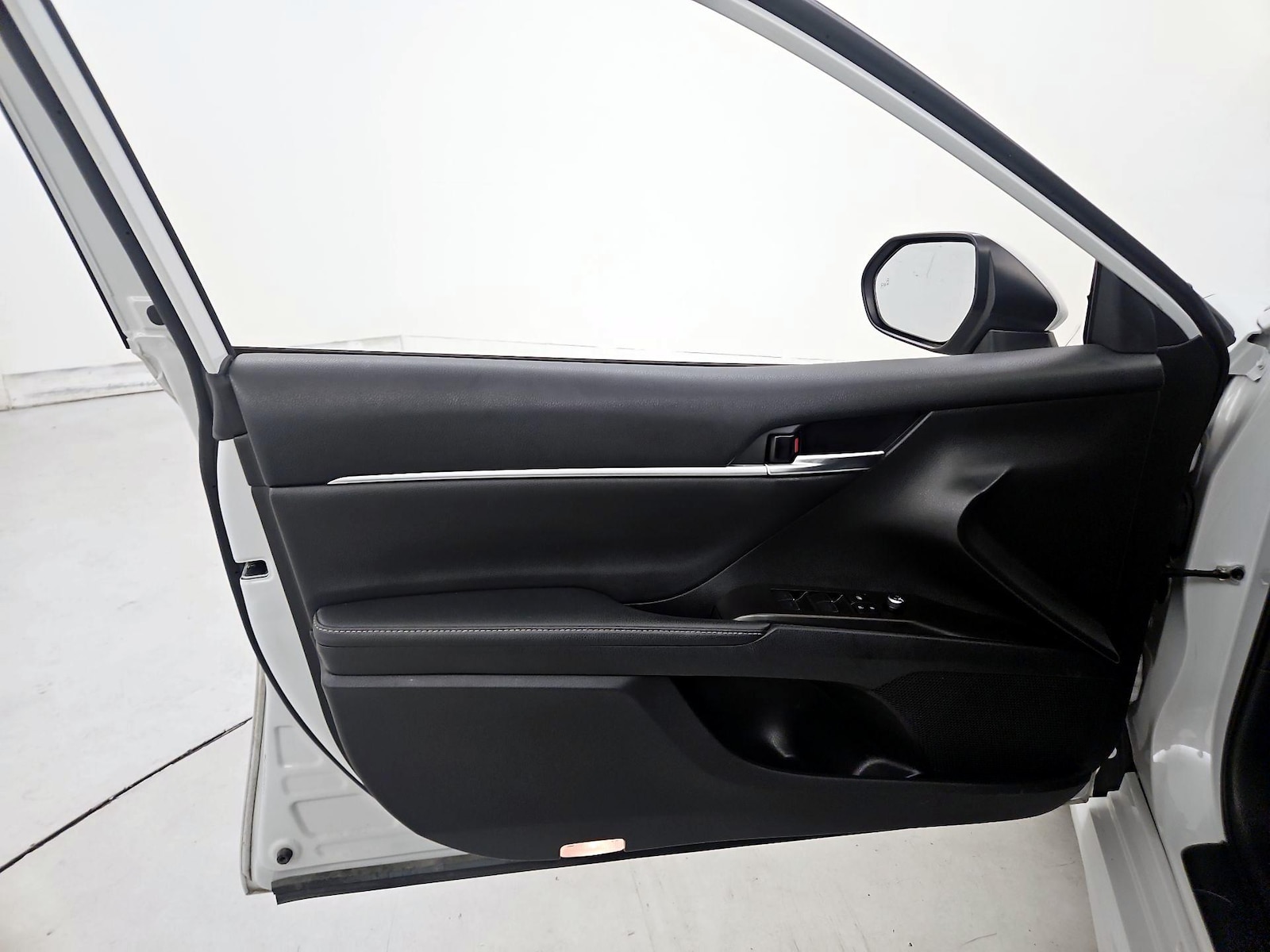 2022 Toyota Camry XSE - Photo 13