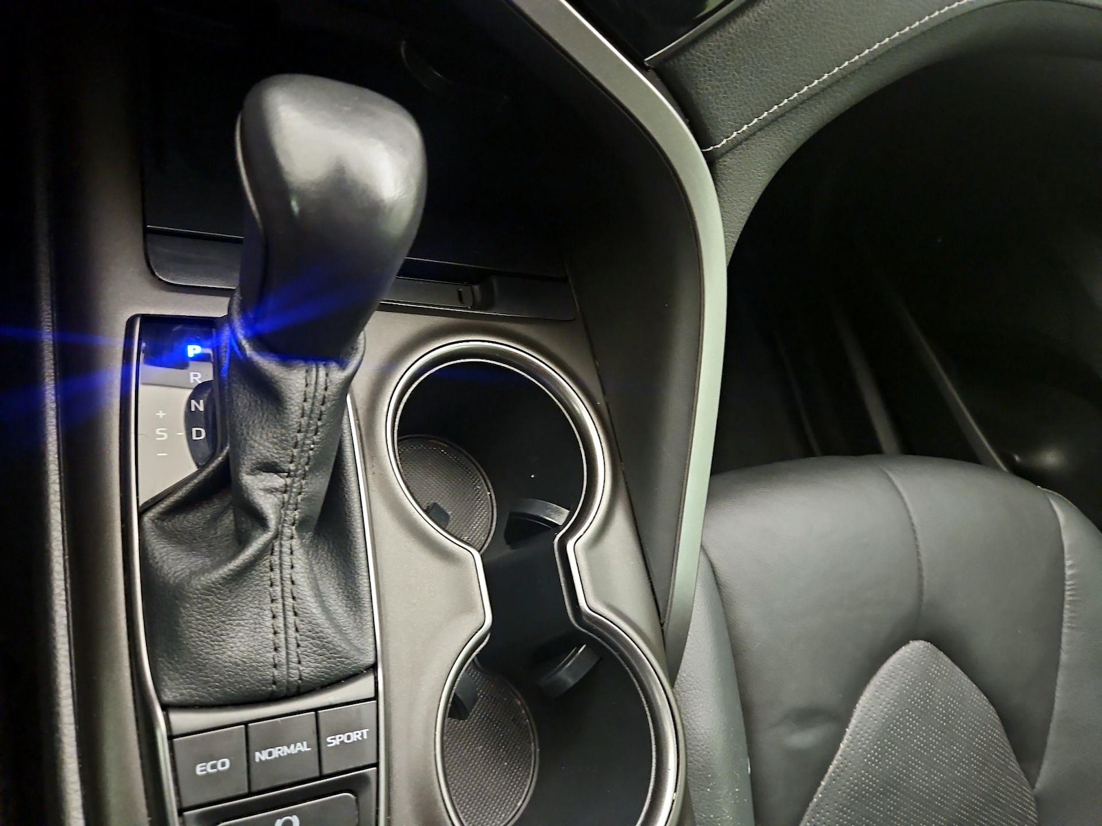 2022 Toyota Camry XSE - Photo 18