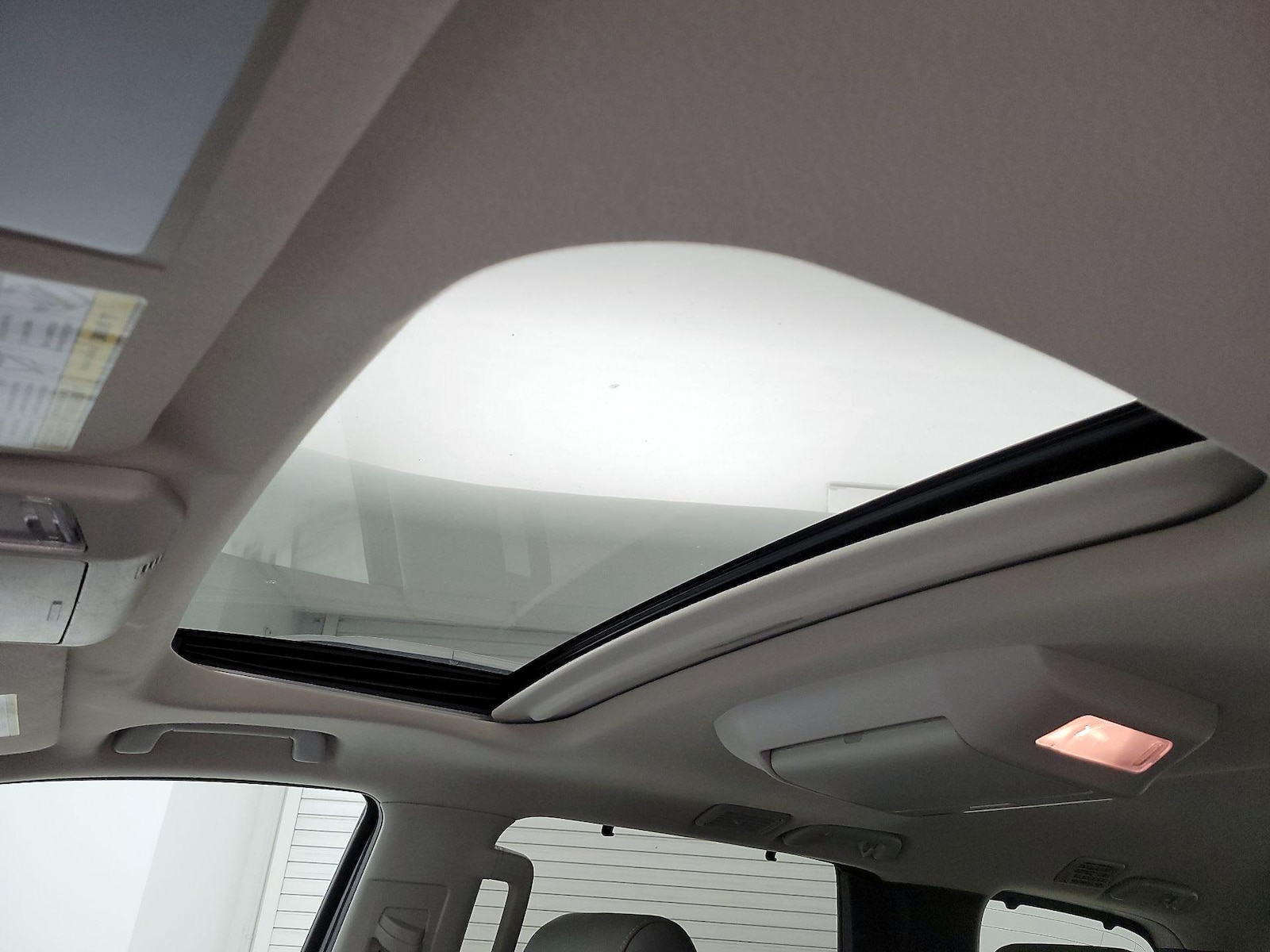 Sunroof(s) & Overhead Airbags