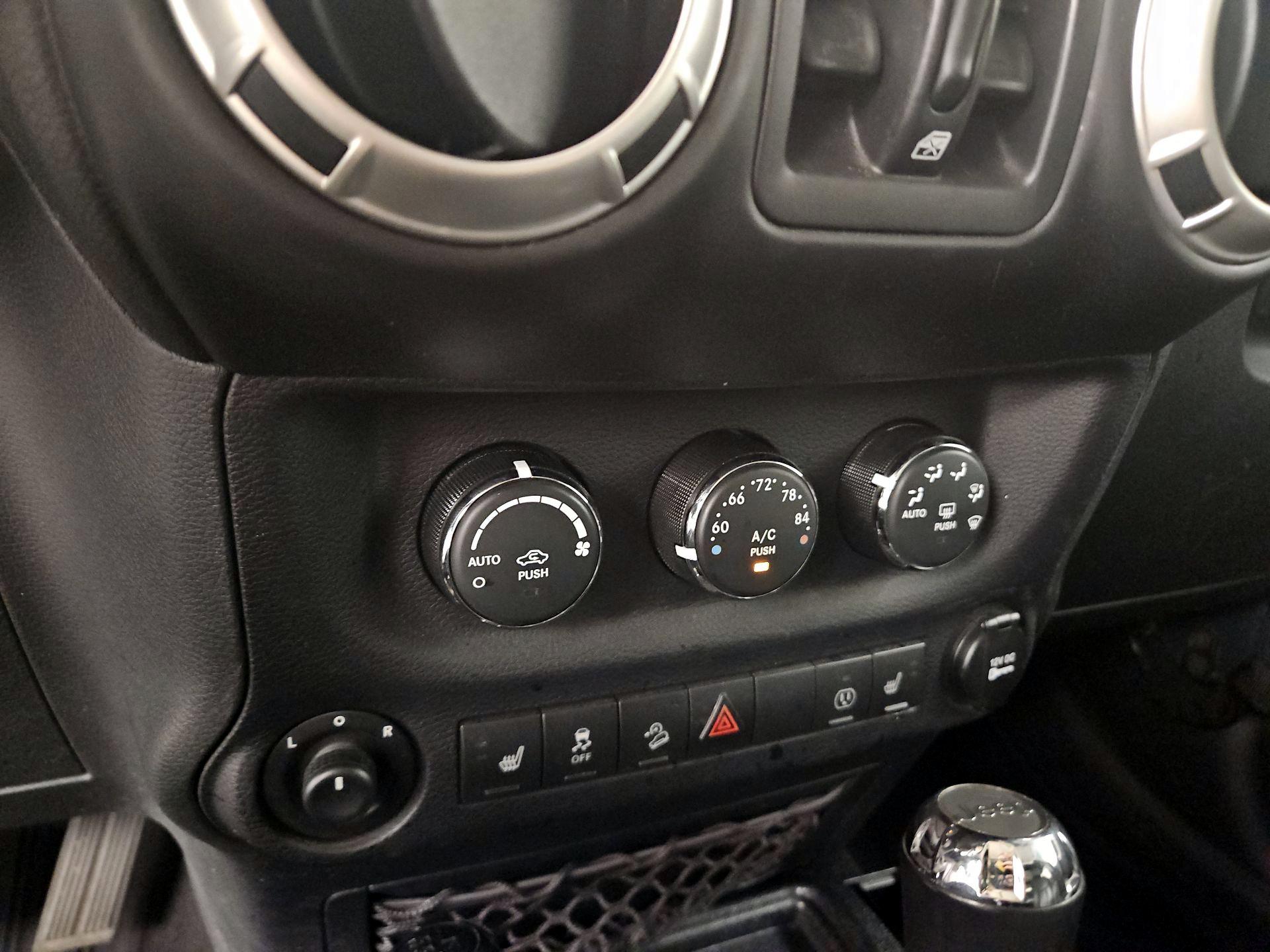 Thumbnail: 2017 Jeep Wrangler - 14