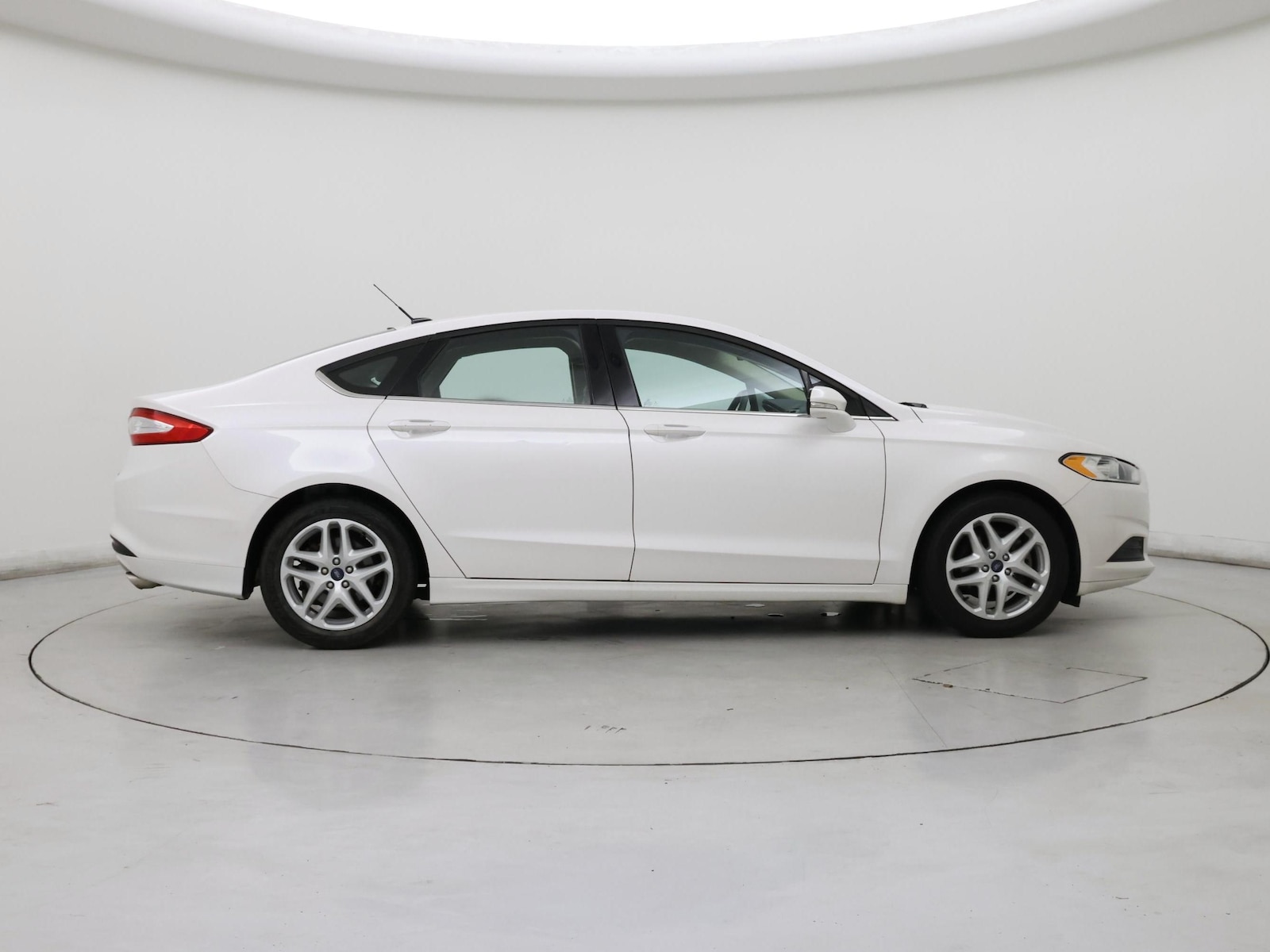 2016 Ford Fusion SE - Photo 8