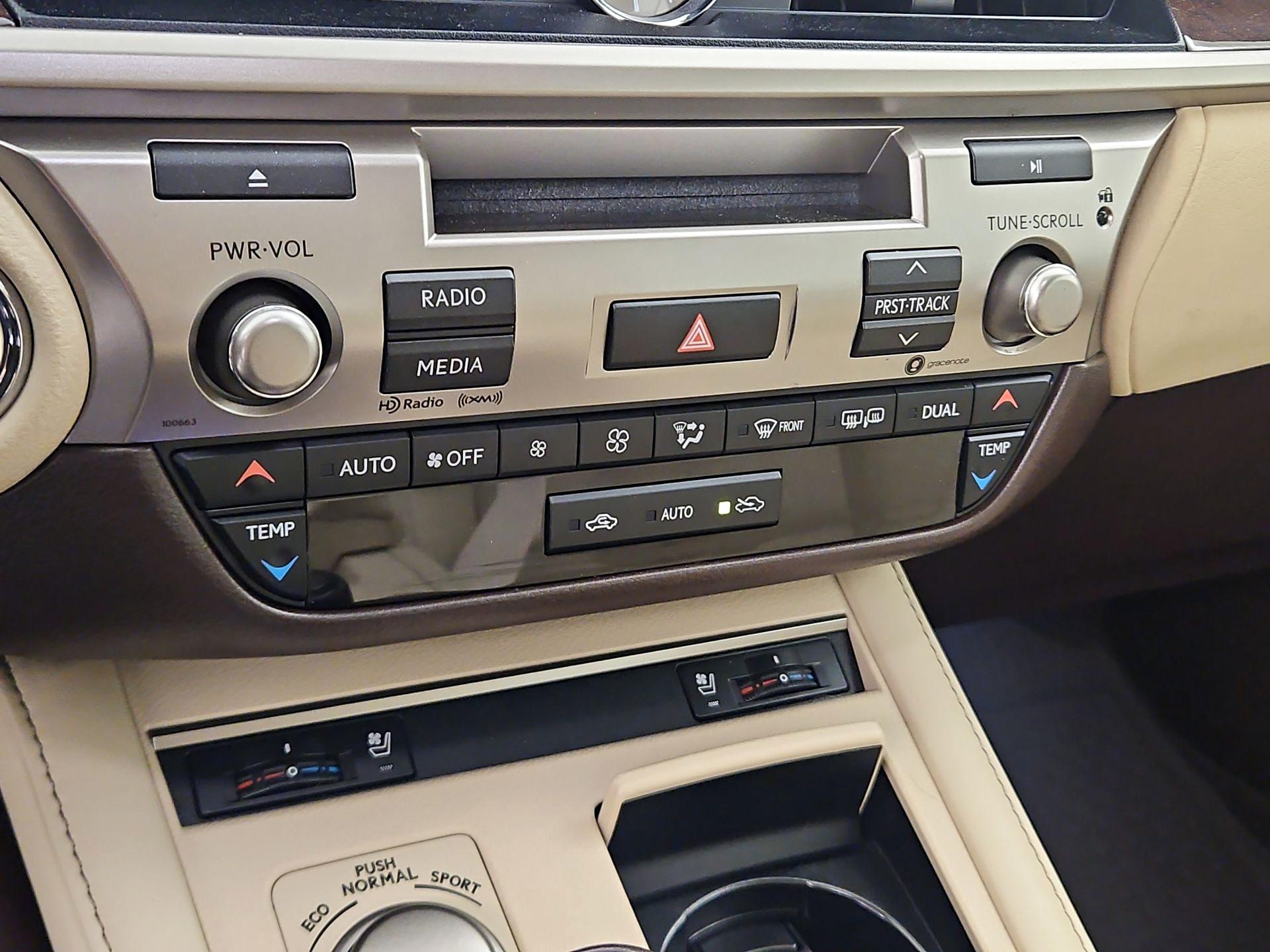 Thumbnail: 2018 Lexus ES - 16