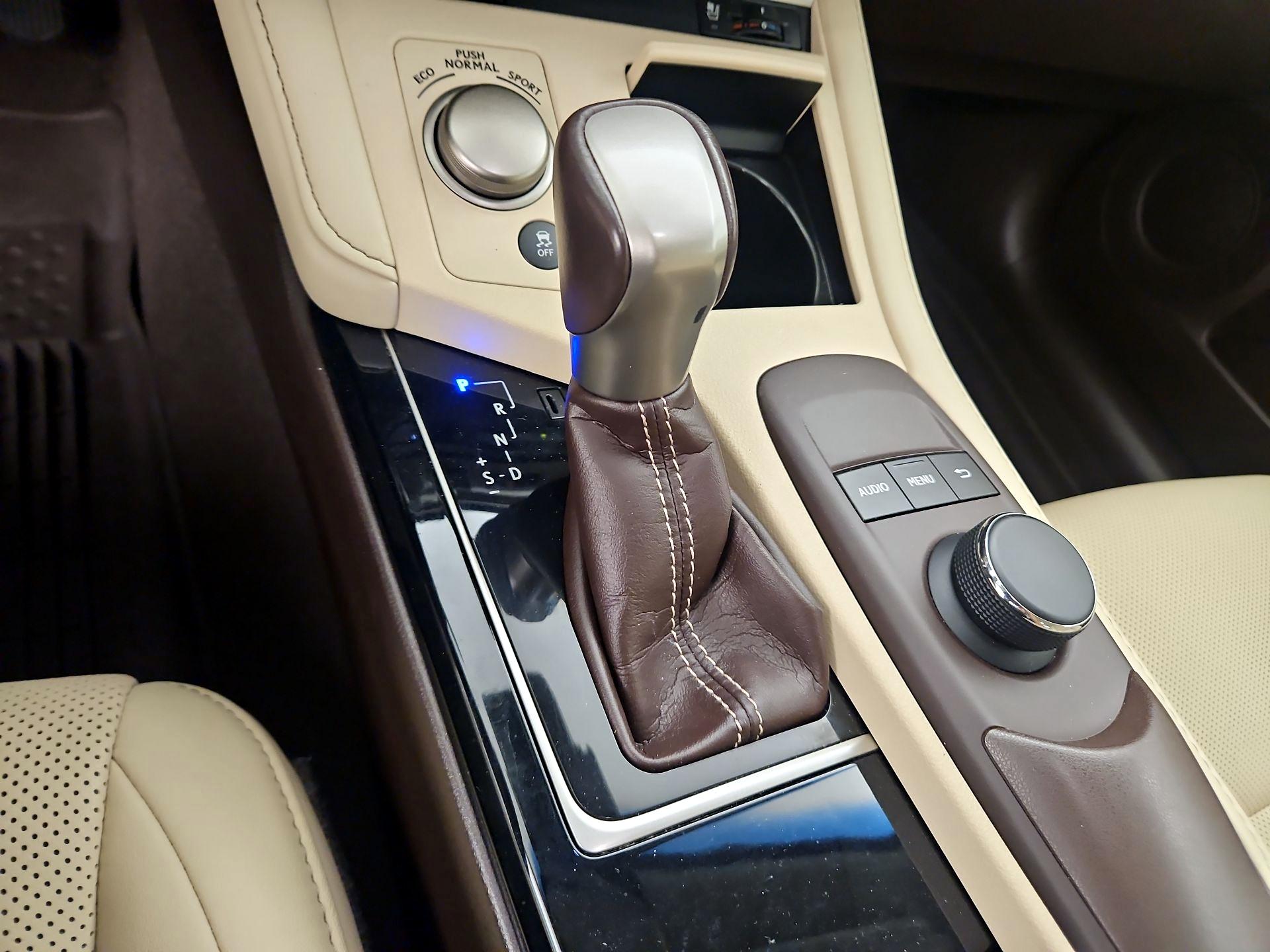 Thumbnail: 2018 Lexus ES - 17