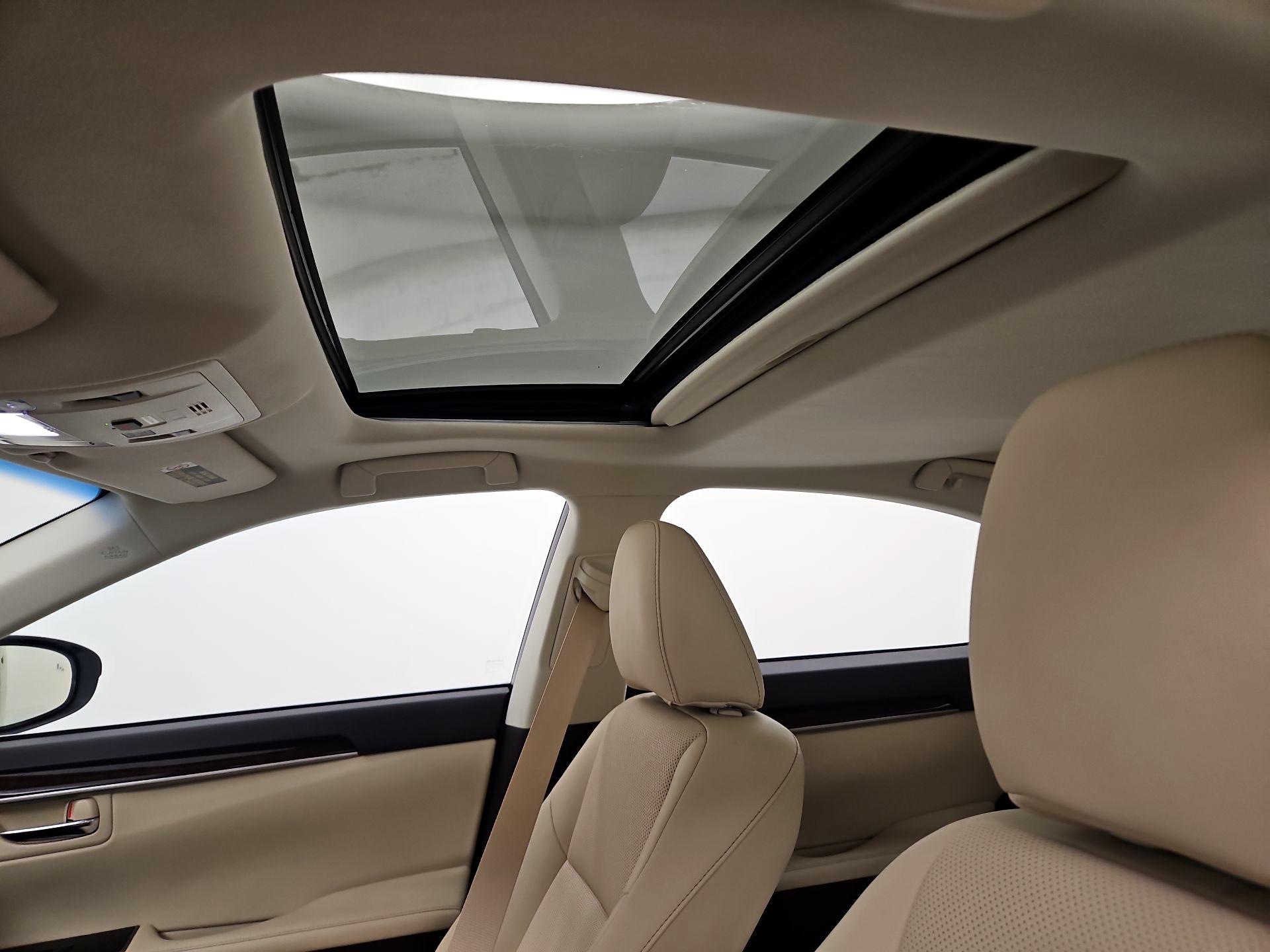 Thumbnail: 2018 Lexus ES - 19