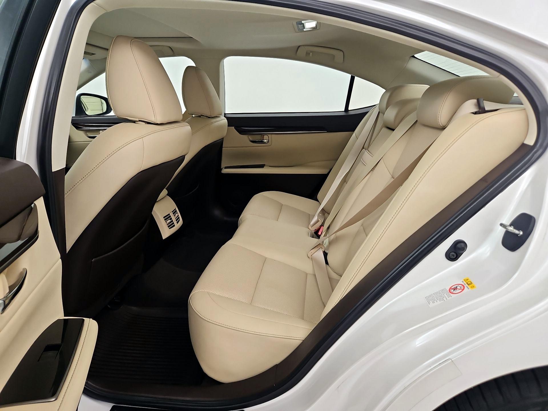 Thumbnail: 2018 Lexus ES - 20