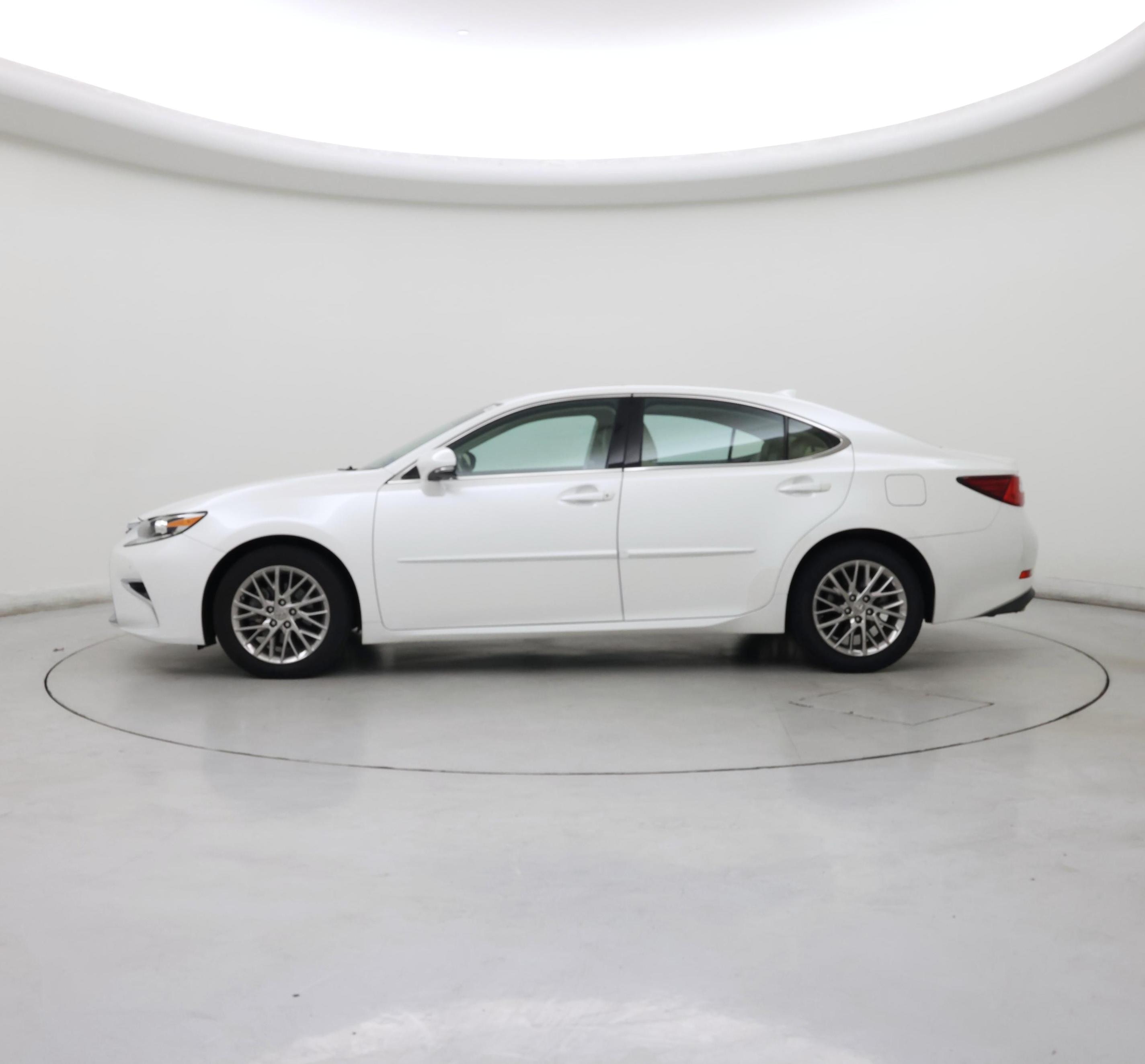 Thumbnail: 2018 Lexus ES - 3