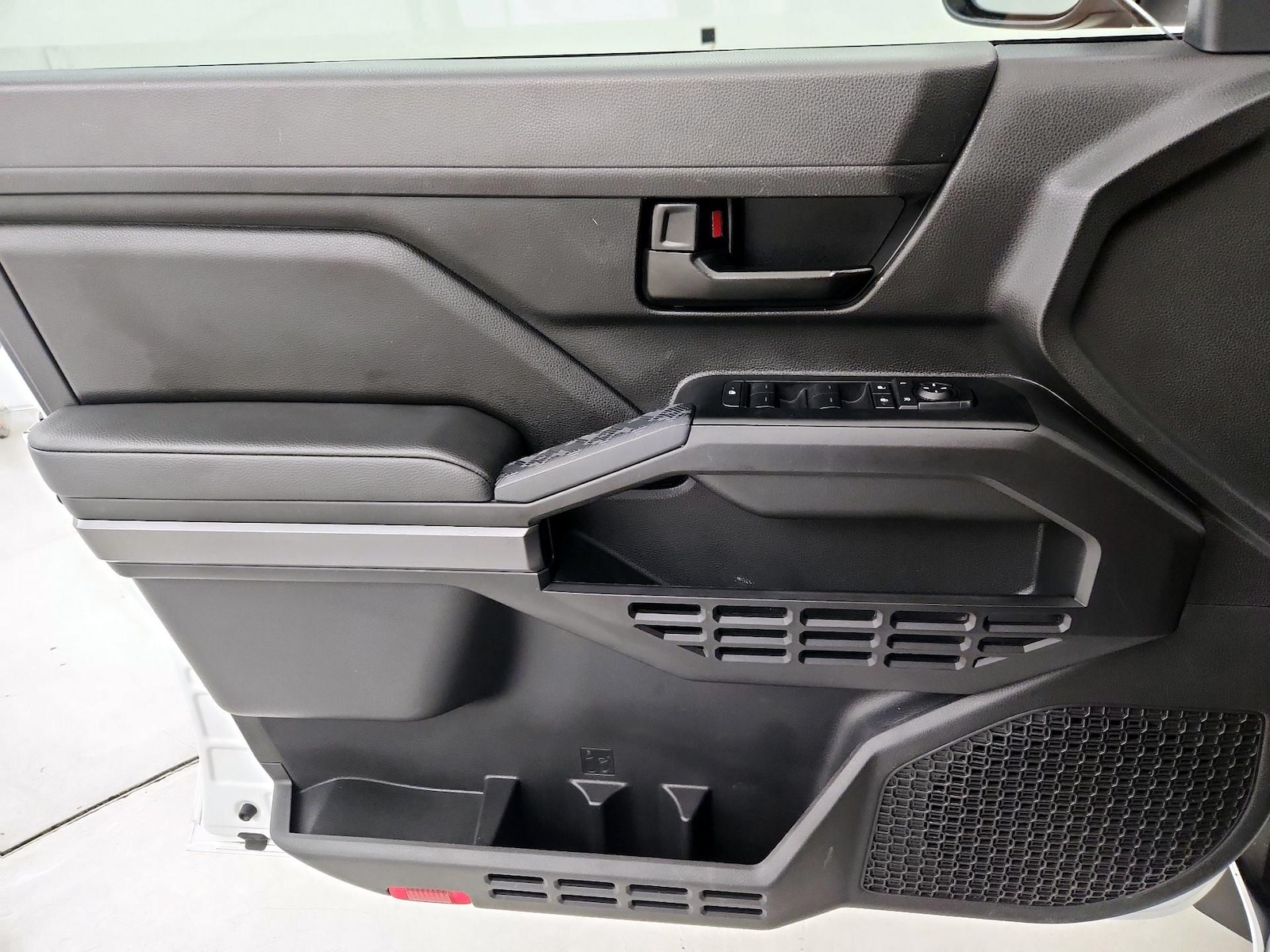 2024 Toyota Tacoma SR5 - Photo 13