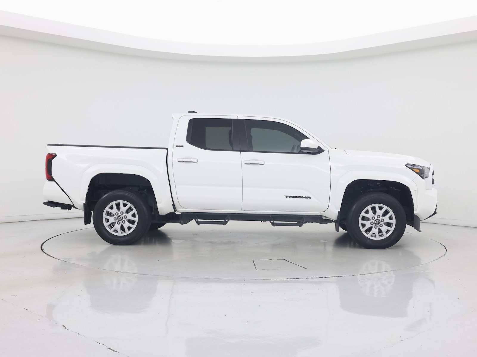 2024 Toyota Tacoma SR5 - Photo 8