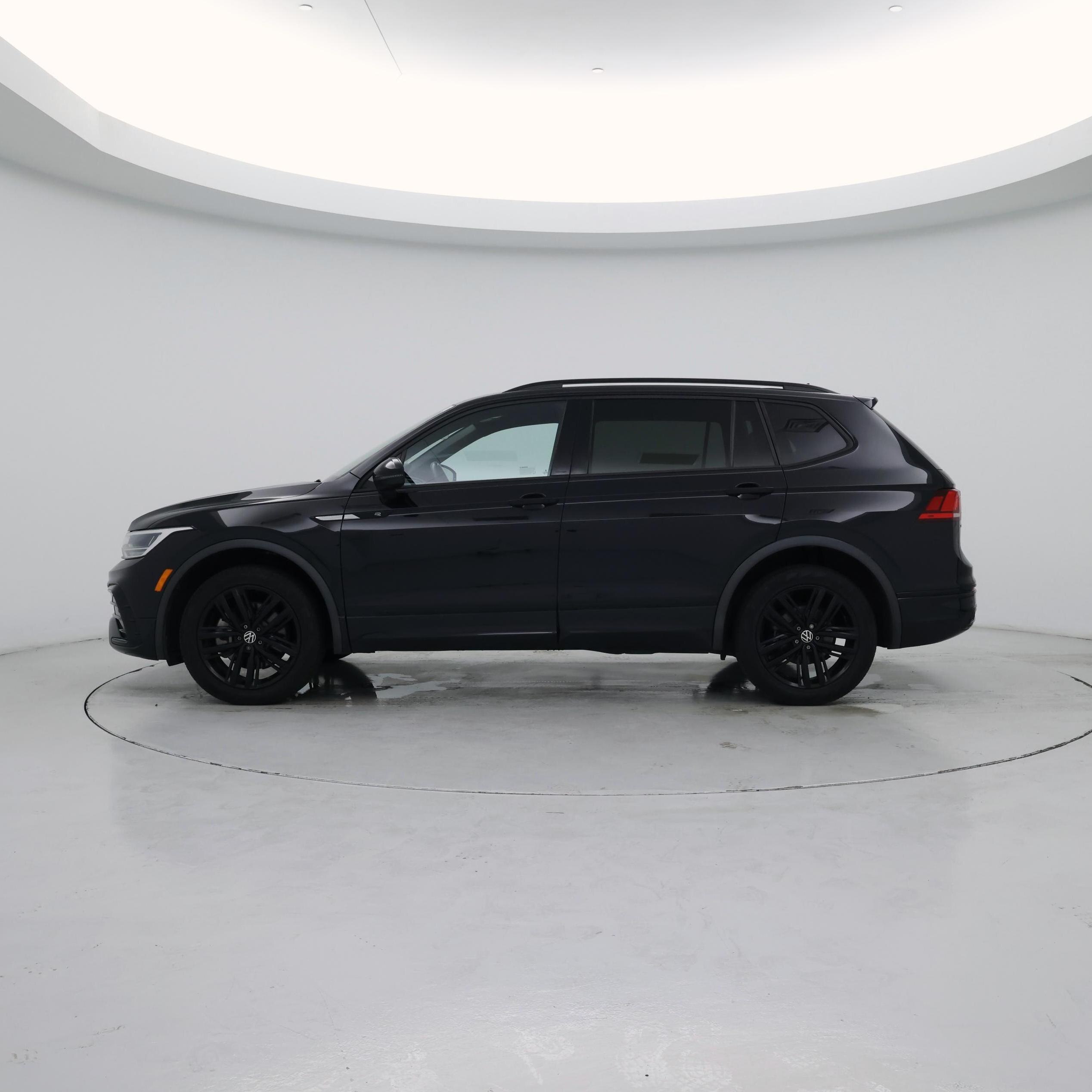 Thumbnail: 2022 Volkswagen Tiguan - 3