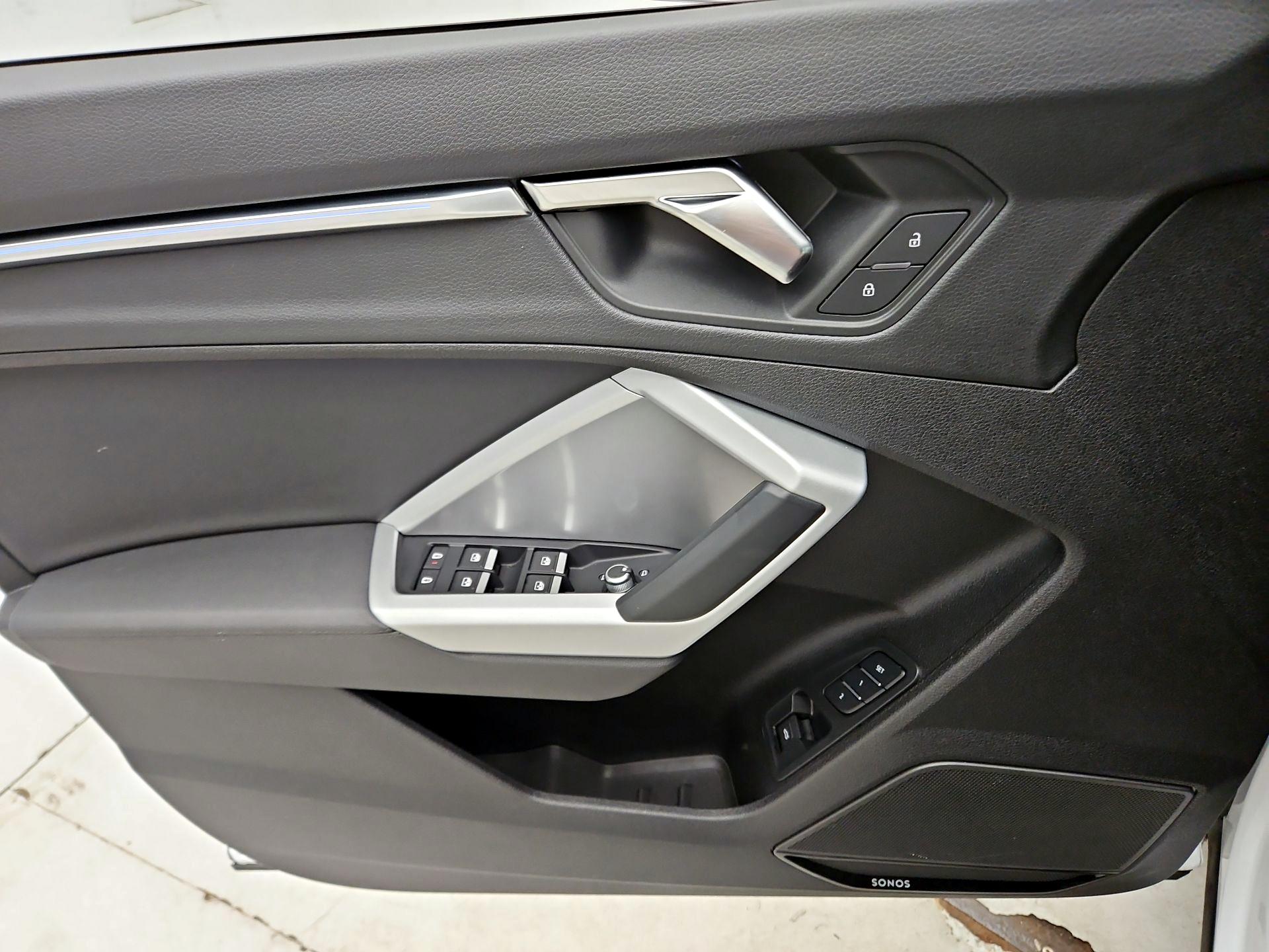 Thumbnail: 2023 Audi Q3 - 10