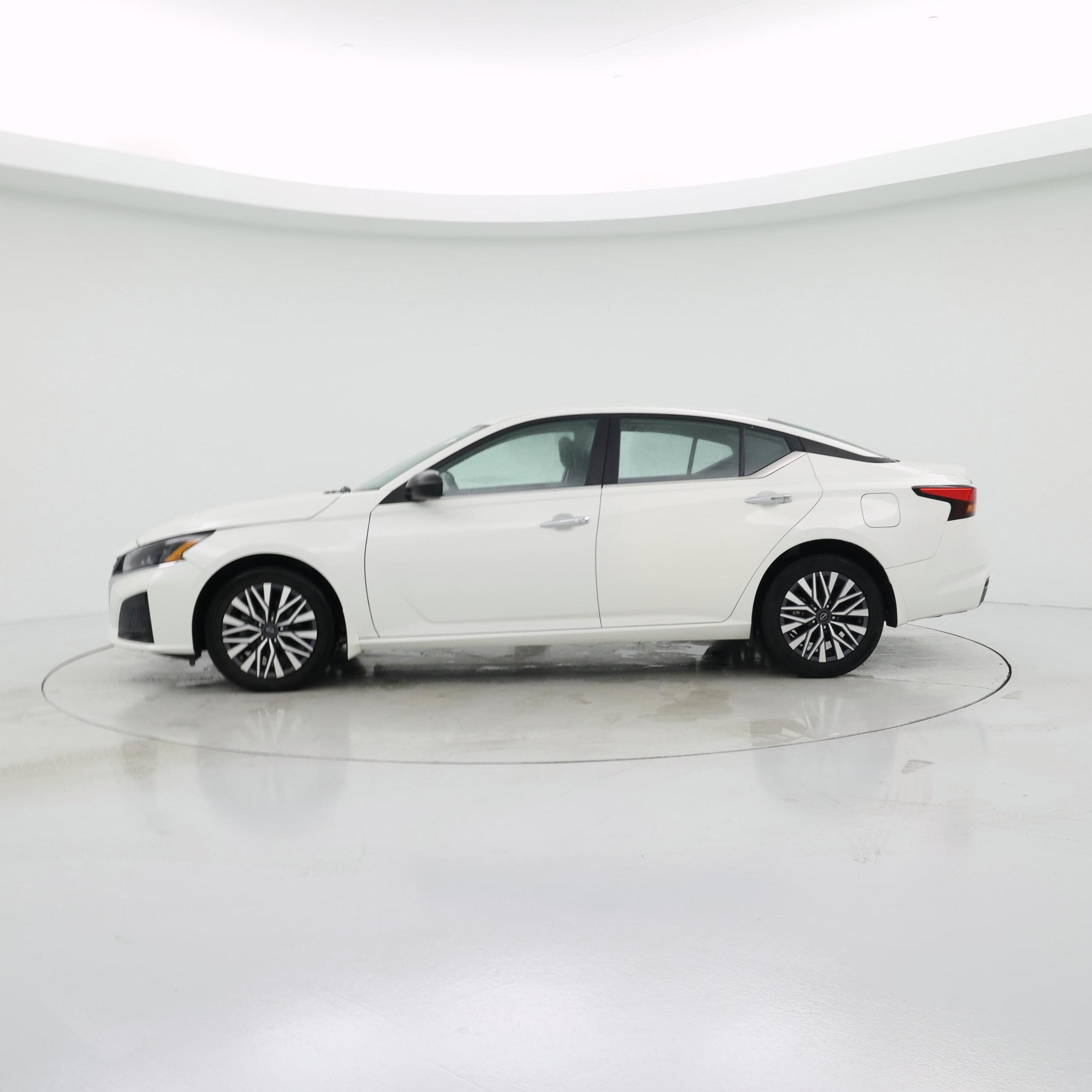 Thumbnail: 2024 Nissan Altima - 3