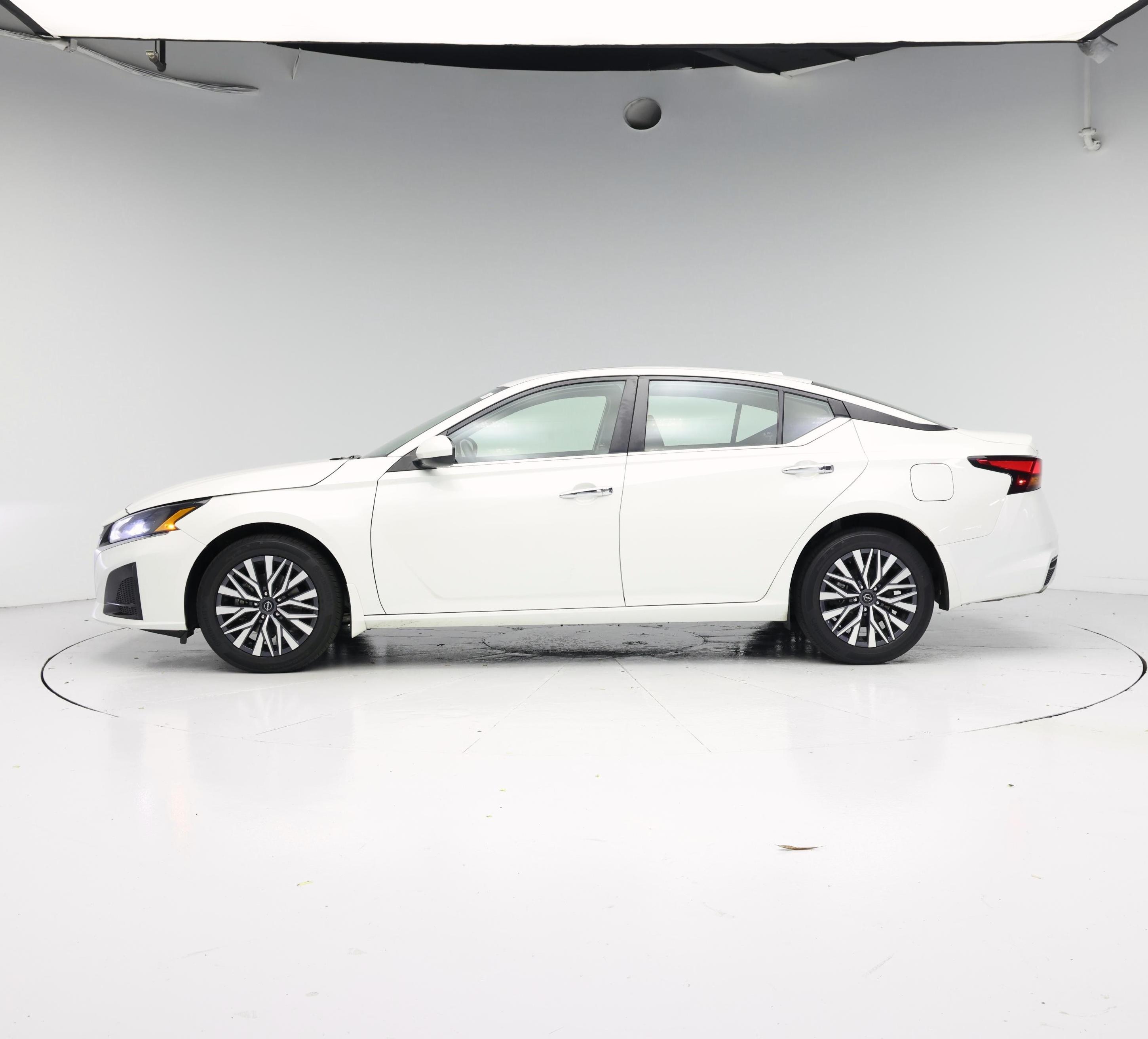 Thumbnail: 2023 Nissan Altima - 3