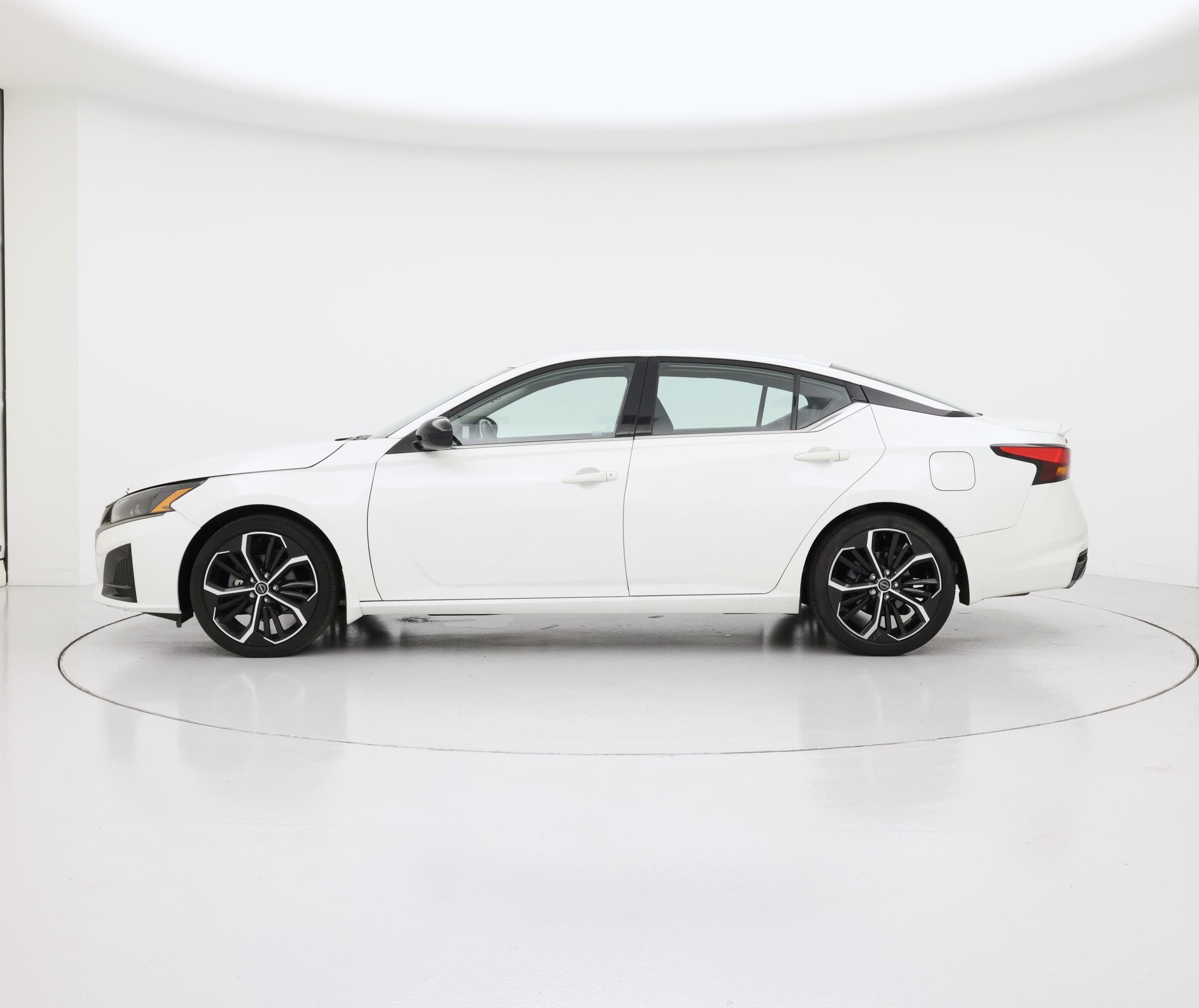 Thumbnail: 2023 Nissan Altima - 3