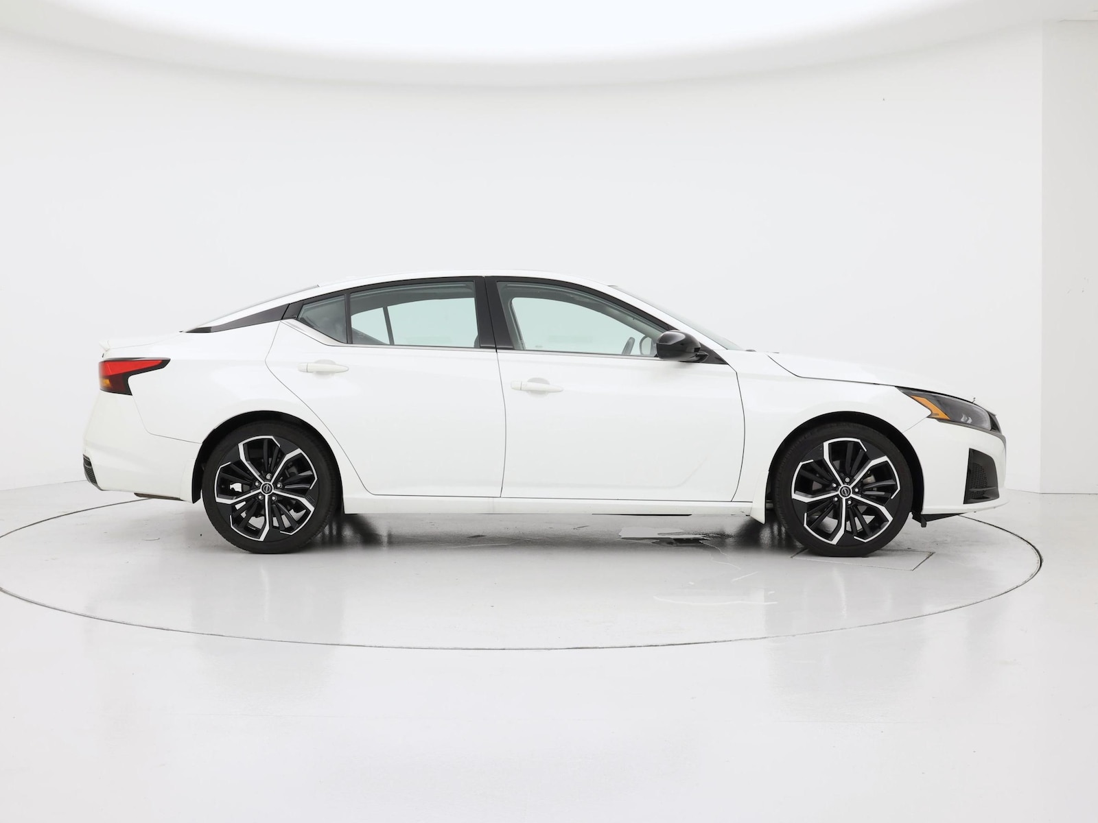 2023 Nissan Altima SR - Photo 8