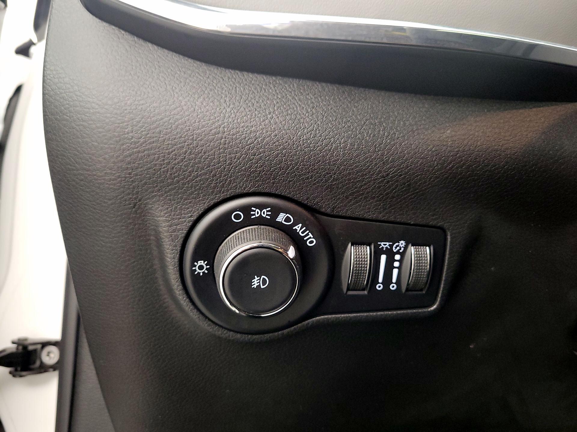 Thumbnail: 2023 Jeep Compass - 11