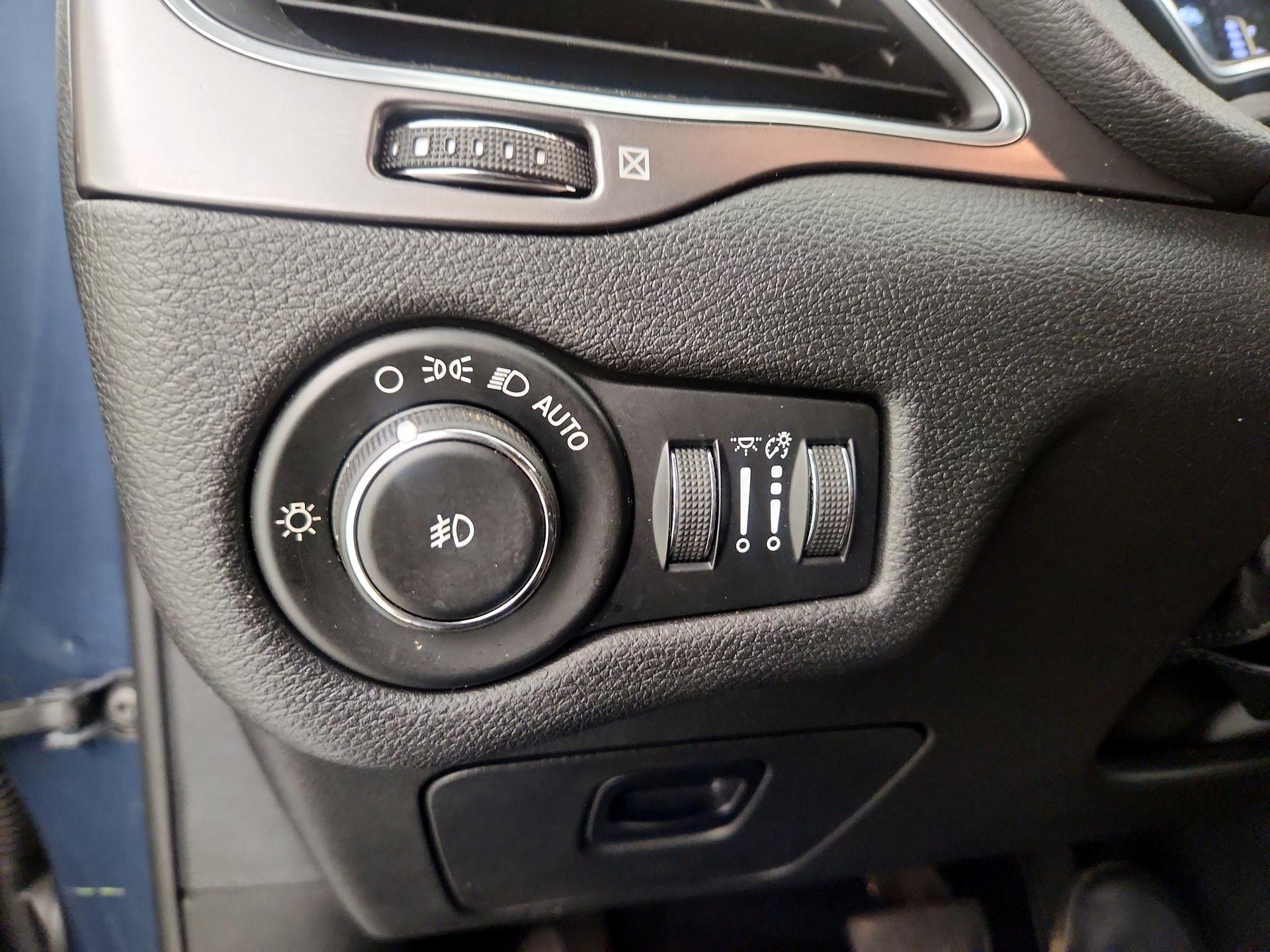 Thumbnail: 2020 Jeep Cherokee - 13