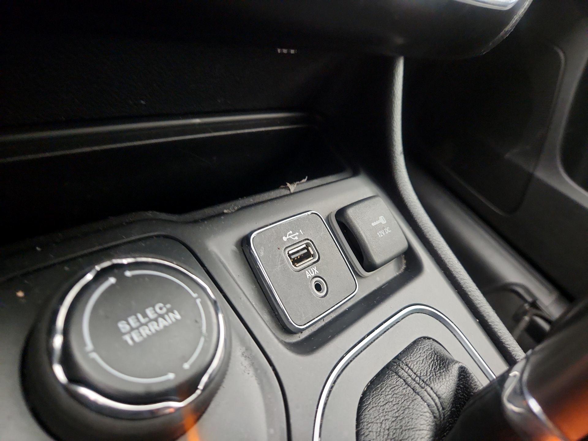 Thumbnail: 2020 Jeep Cherokee - 18
