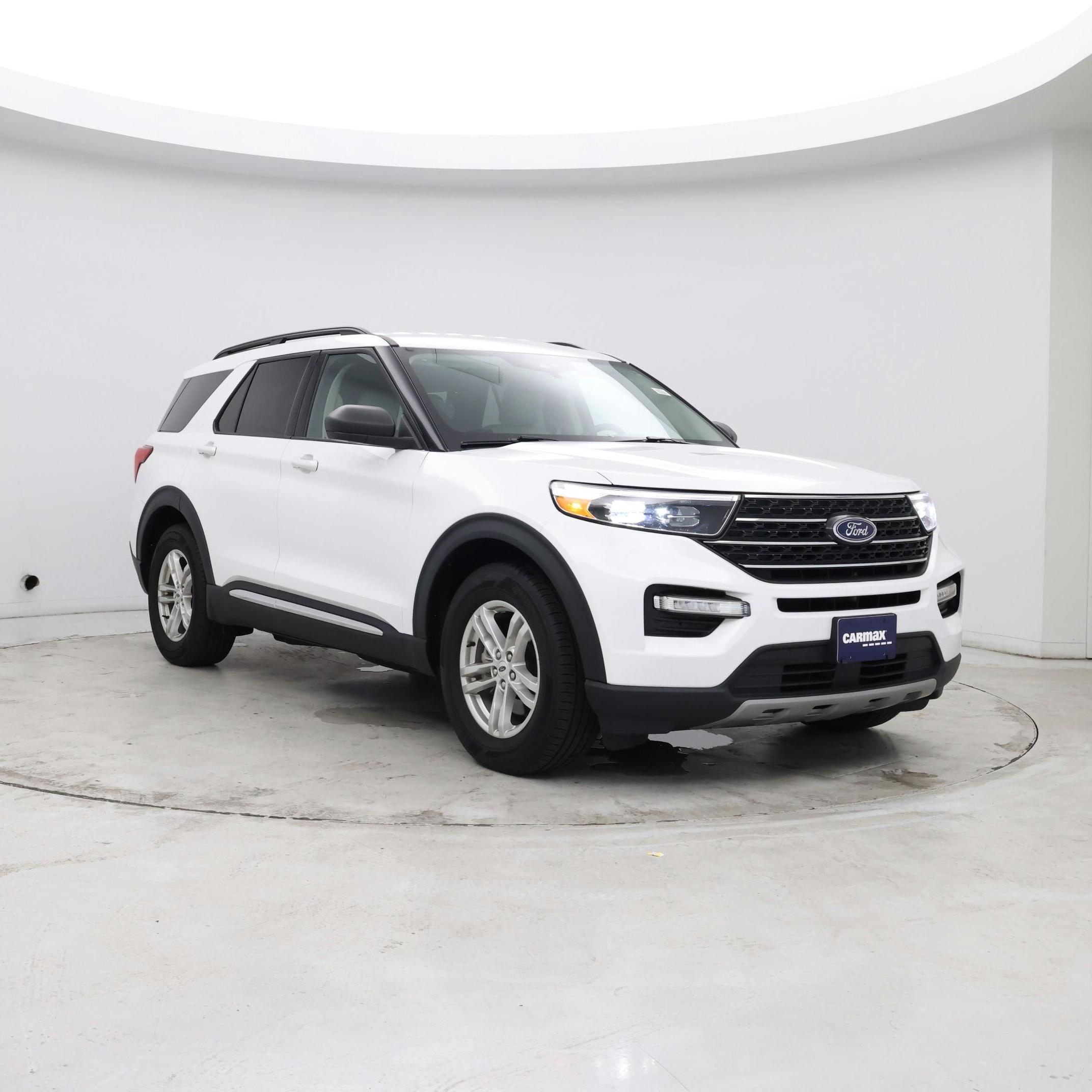 White 2023 Ford Explorer SUV / Crossover Rear-Wheel Drive Automatic
