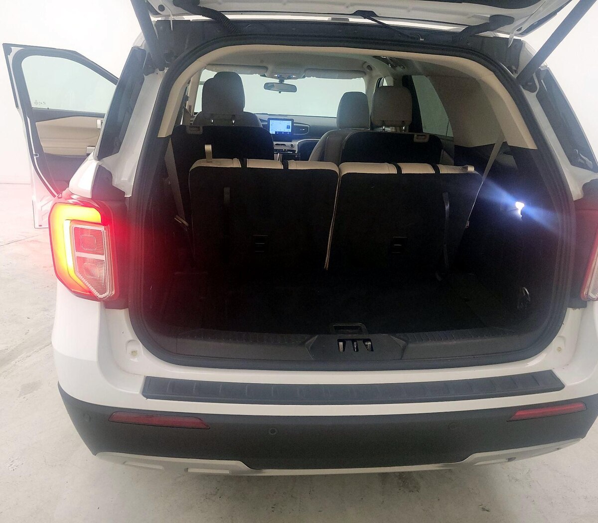 Trunk/Cargo (Seats Up)