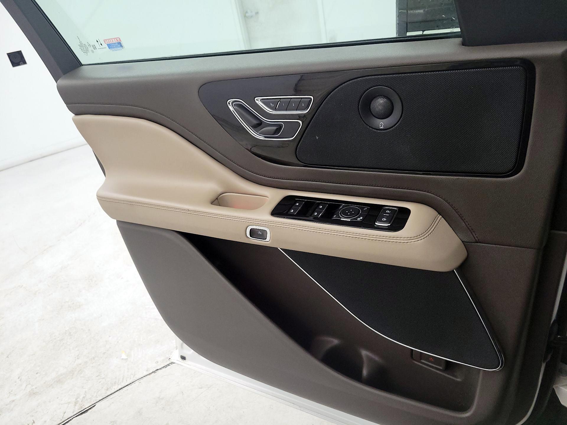 Thumbnail: 2021 Lincoln Aviator - 10